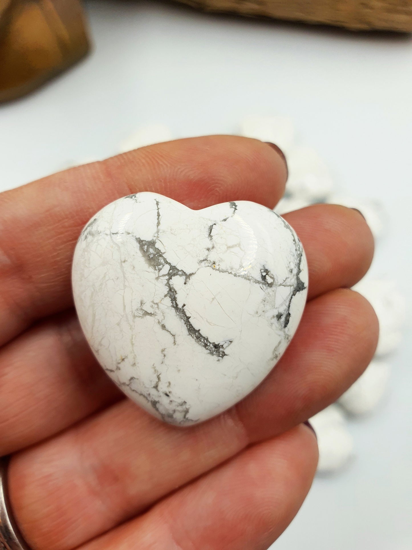 Howlite Puff Heart - 30mm