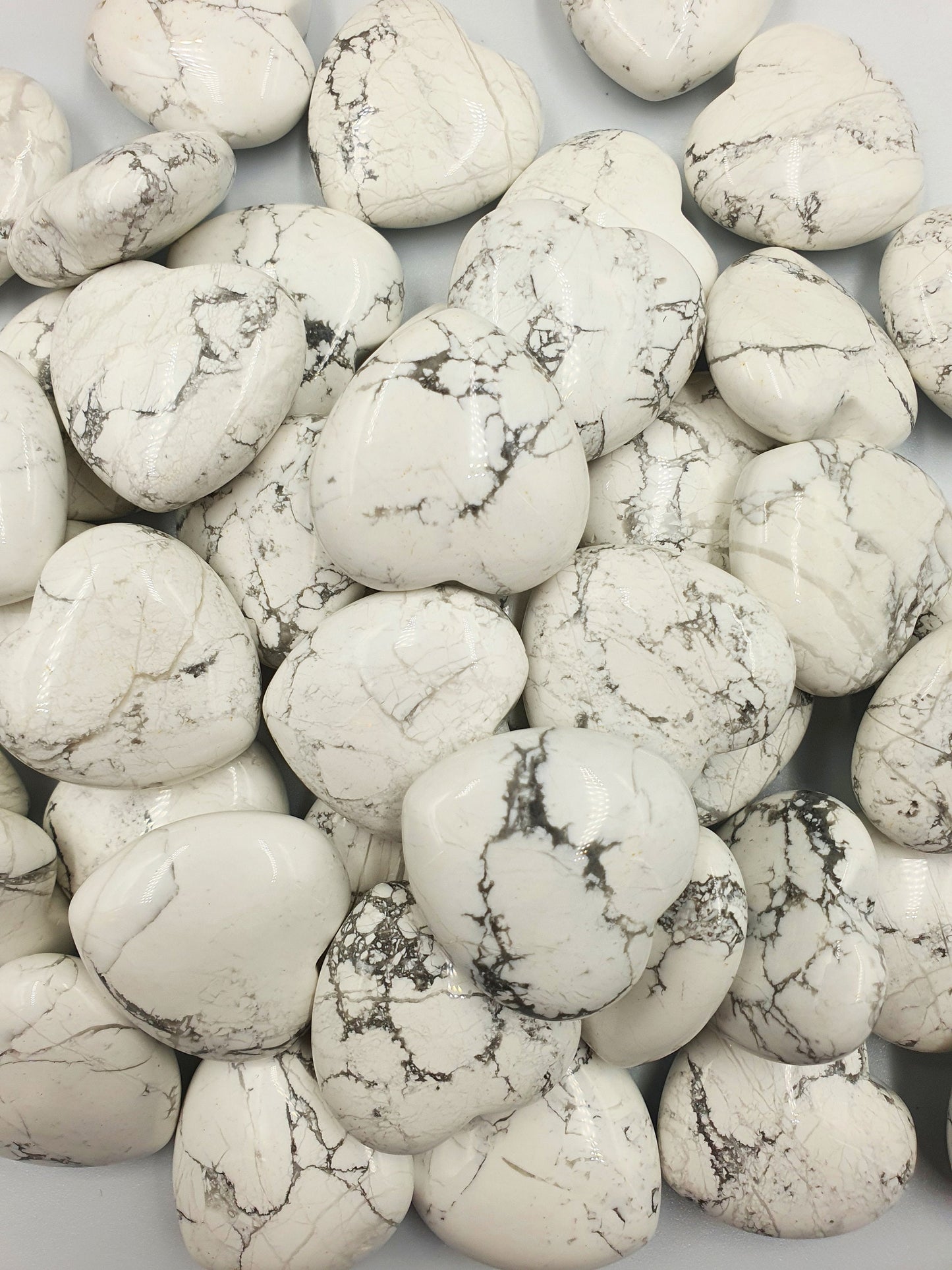 Howlite Puff Heart - 30mm