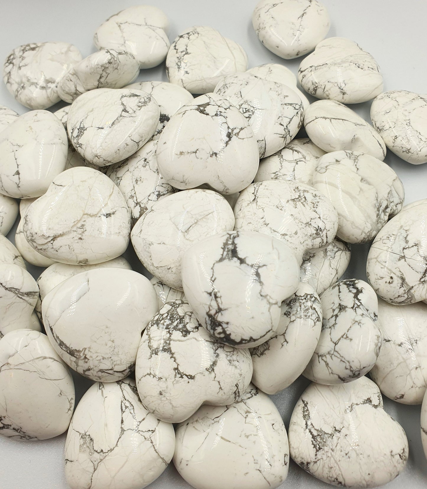 Howlite Puff Heart - 30mm