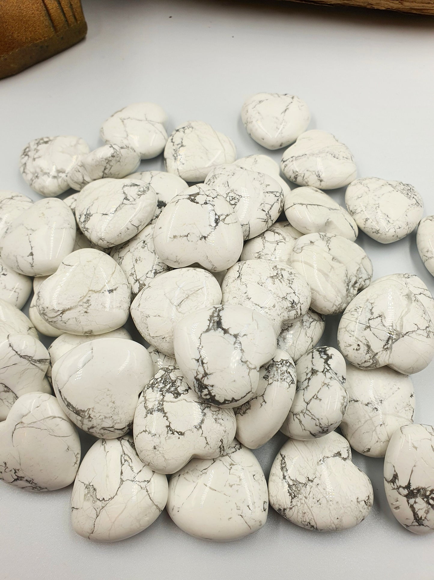 Howlite Puff Heart - 30mm