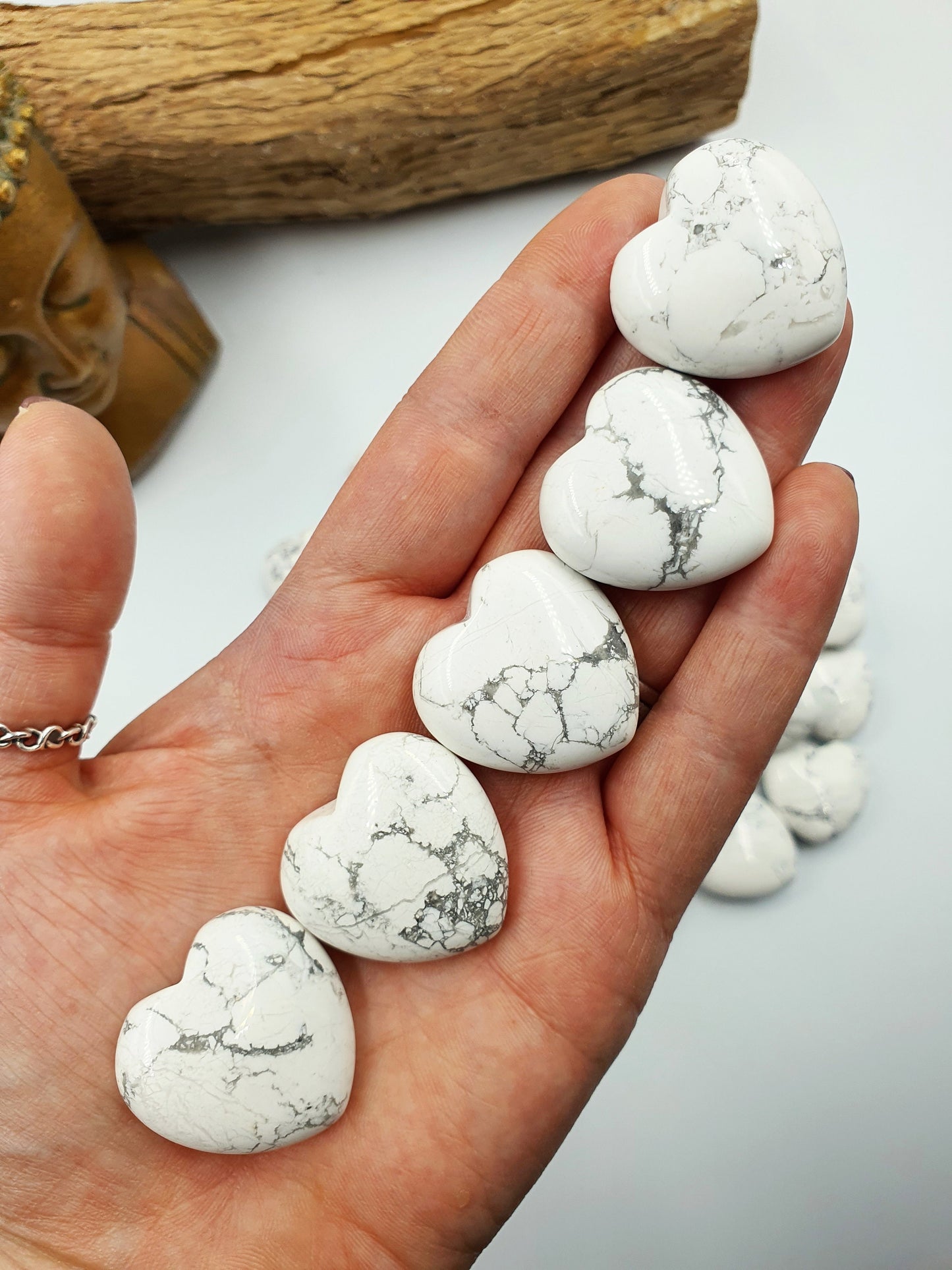 Howlite Puff Heart - 30mm