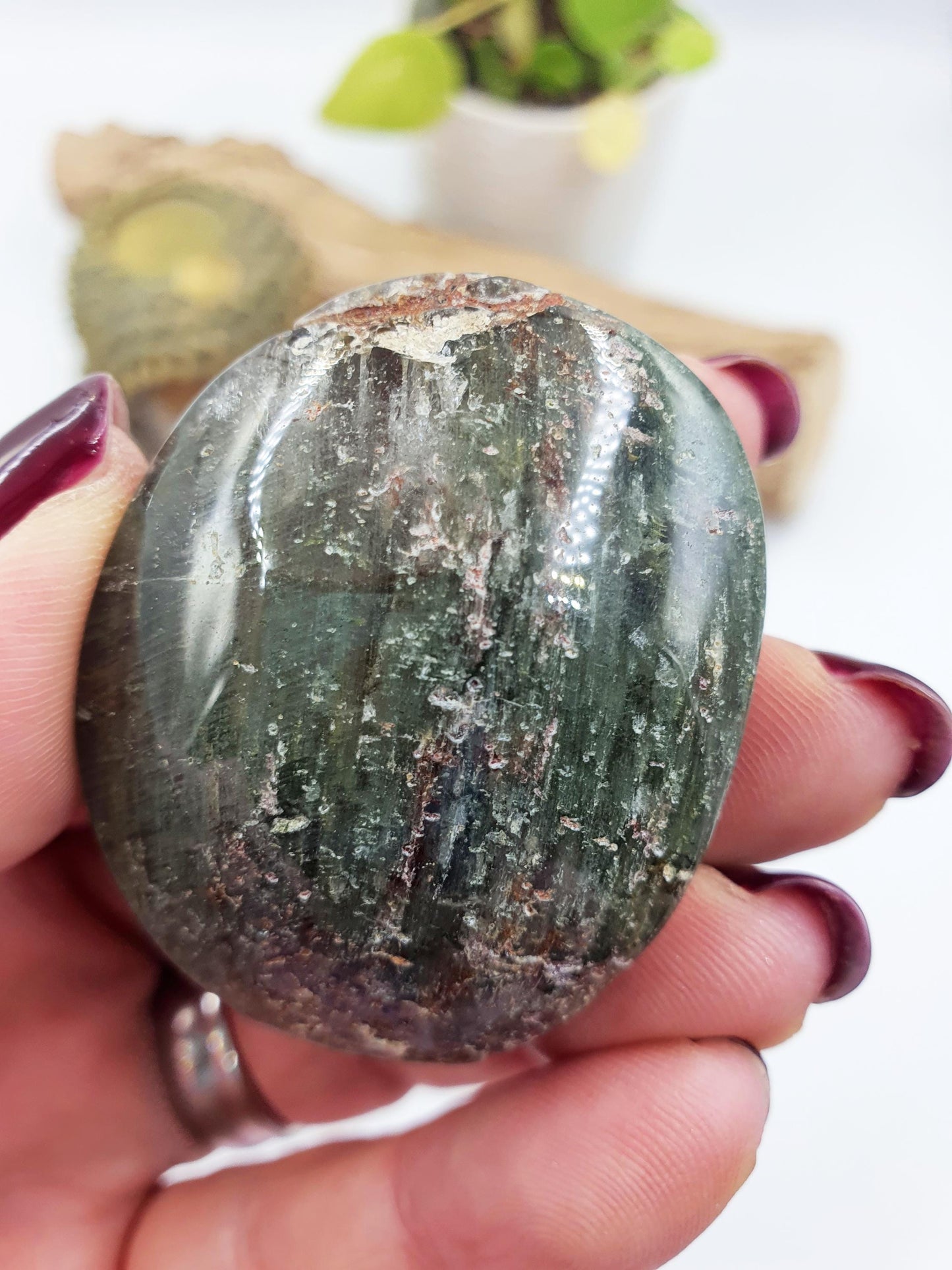 Garden Quartz Palm/Lodolite Quartz Palm Stone