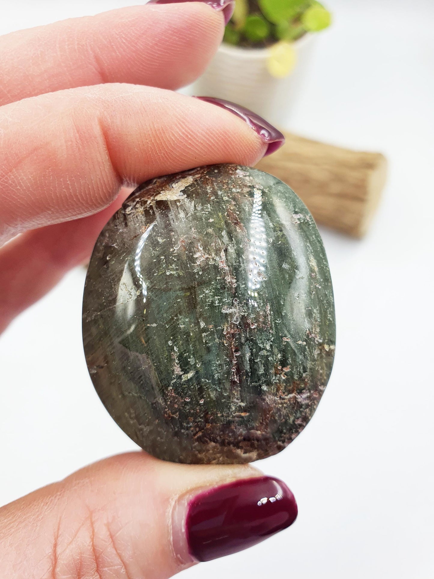 Garden Quartz Palm/Lodolite Quartz Palm Stone