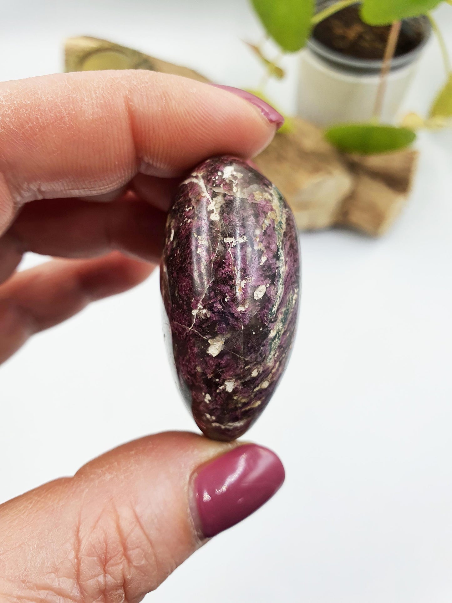 Cute Little Plum Tourmaline Palm / Plum Blossom Tourmaline Palm Stone / Pocket Stone / Meditation Palm - 55g