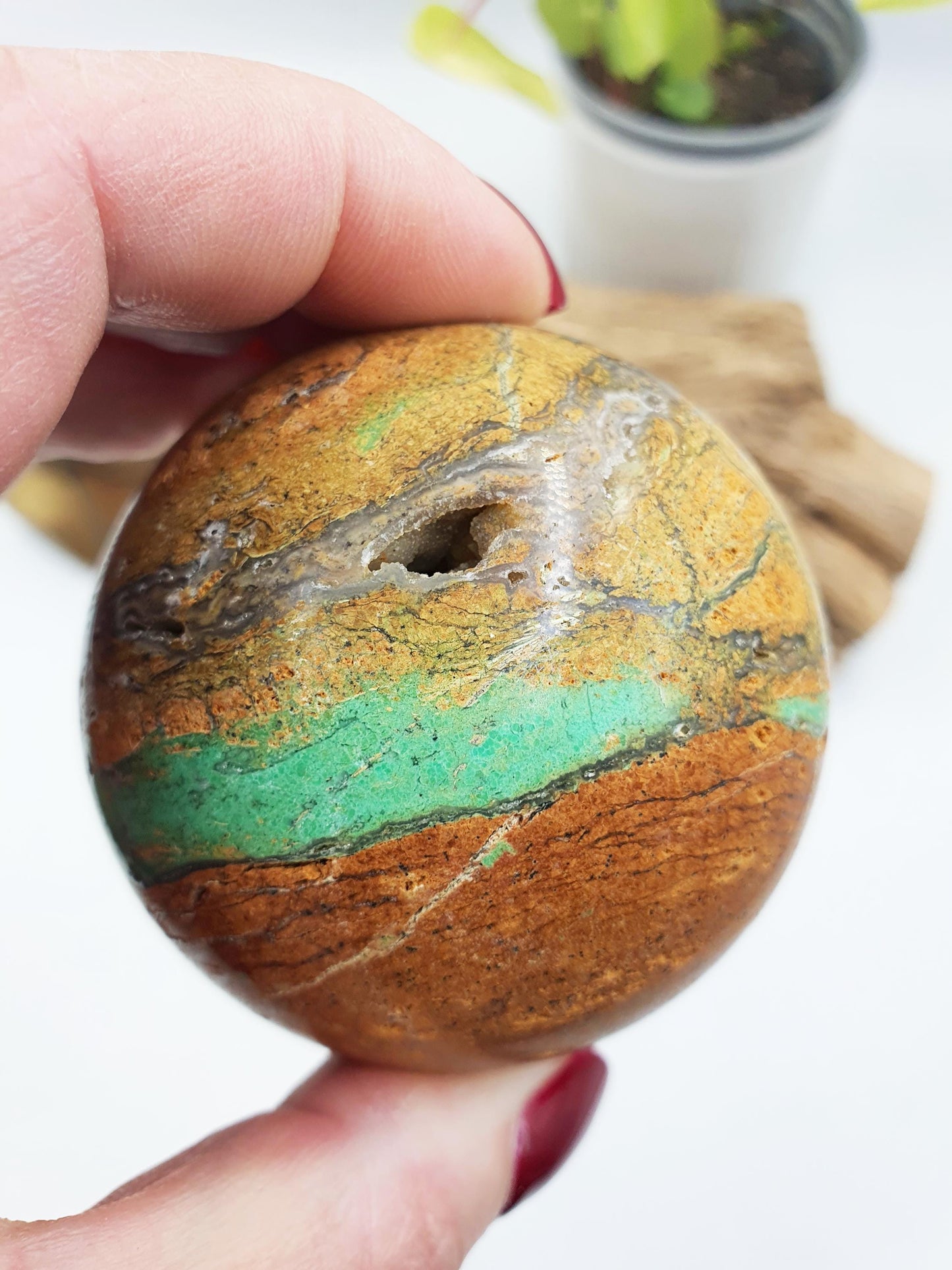 Incrrdible Prehnite and Agate Sphere / Prehnite Crystal Orb / Prehnite and Agate Crystal Ball - 300g