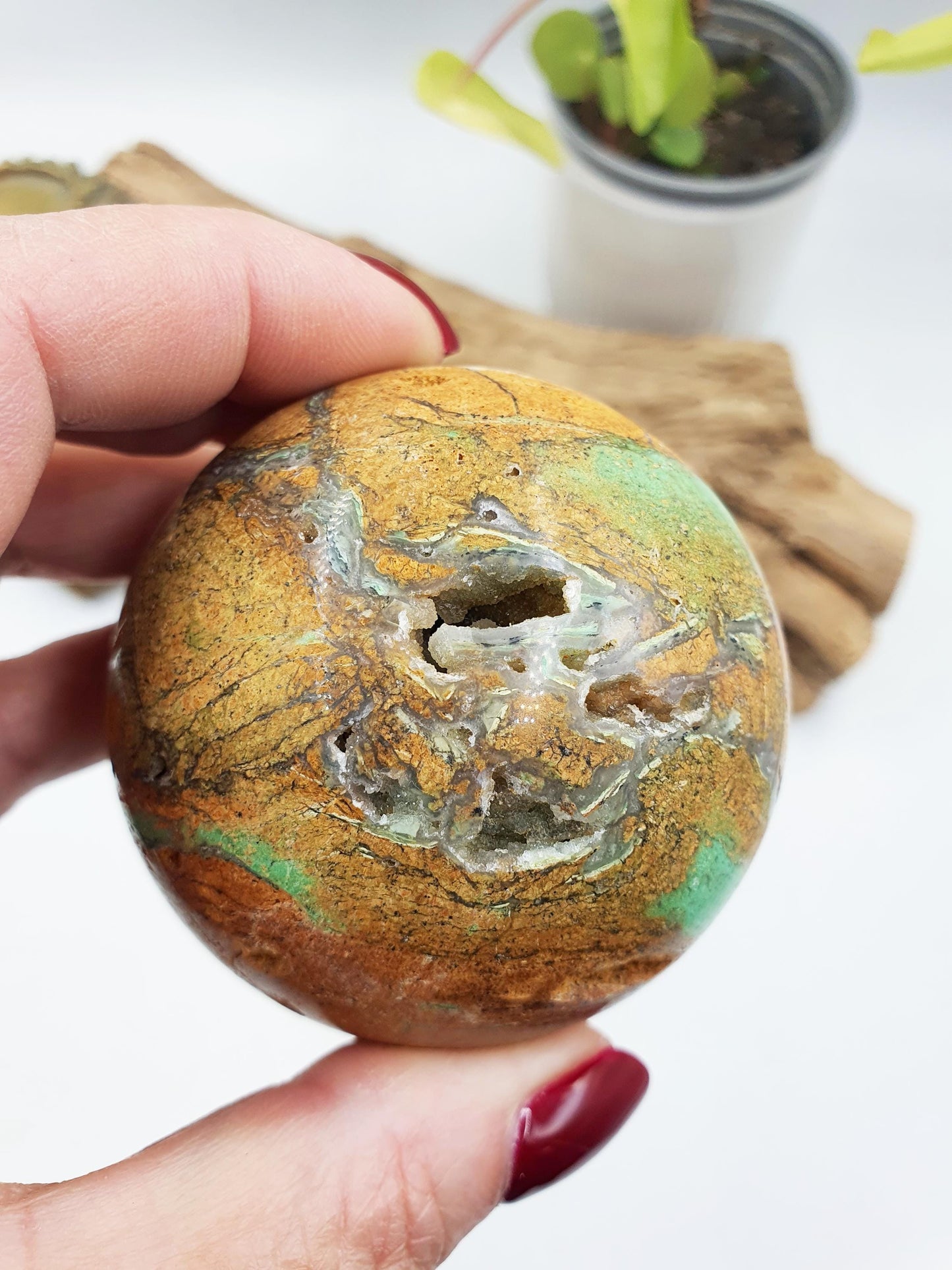Incrrdible Prehnite and Agate Sphere / Prehnite Crystal Orb / Prehnite and Agate Crystal Ball - 300g