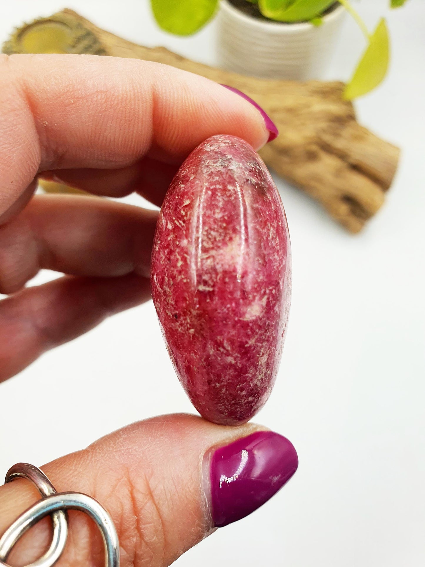 Round Rhodonite Palm Stone / Rhodonite Palm / Pocket Crystal / Meditation Palm / Reiki Crystal Palm - 95g