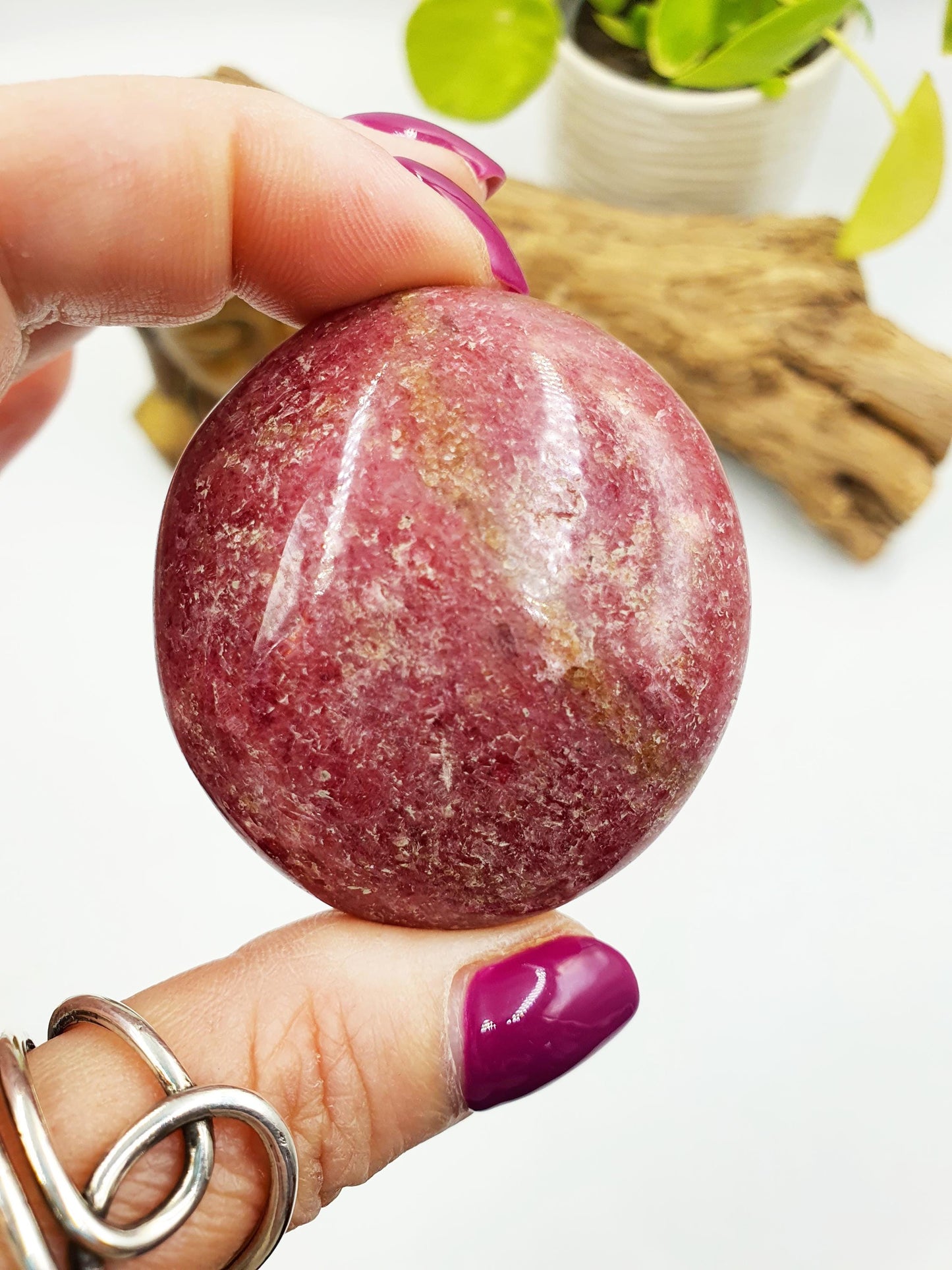 Round Pretty Rhodonite Palm Stone / Rhodonite Palm / Pocket Crystal / Meditation Palm / Reiki Crystal Palm - 110g