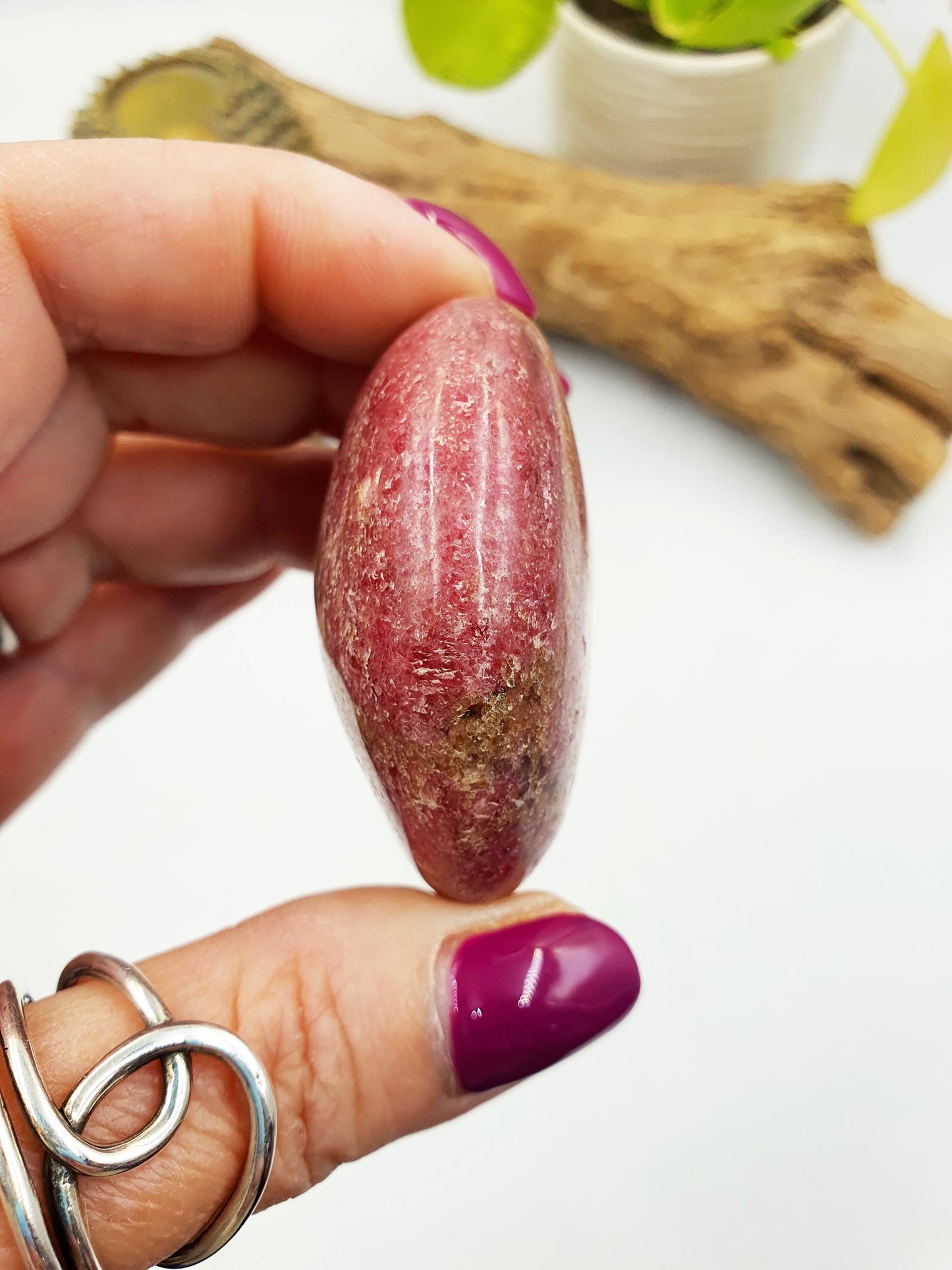Round Pretty Rhodonite Palm Stone / Rhodonite Palm / Pocket Crystal / Meditation Palm / Reiki Crystal Palm - 110g