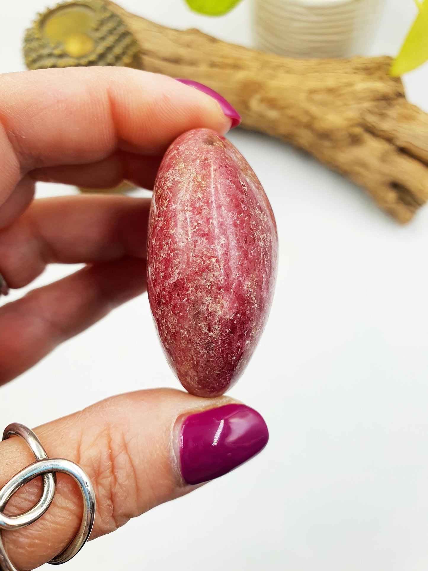 Round Pretty Rhodonite Palm Stone / Rhodonite Palm / Pocket Crystal / Meditation Palm / Reiki Crystal Palm - 110g