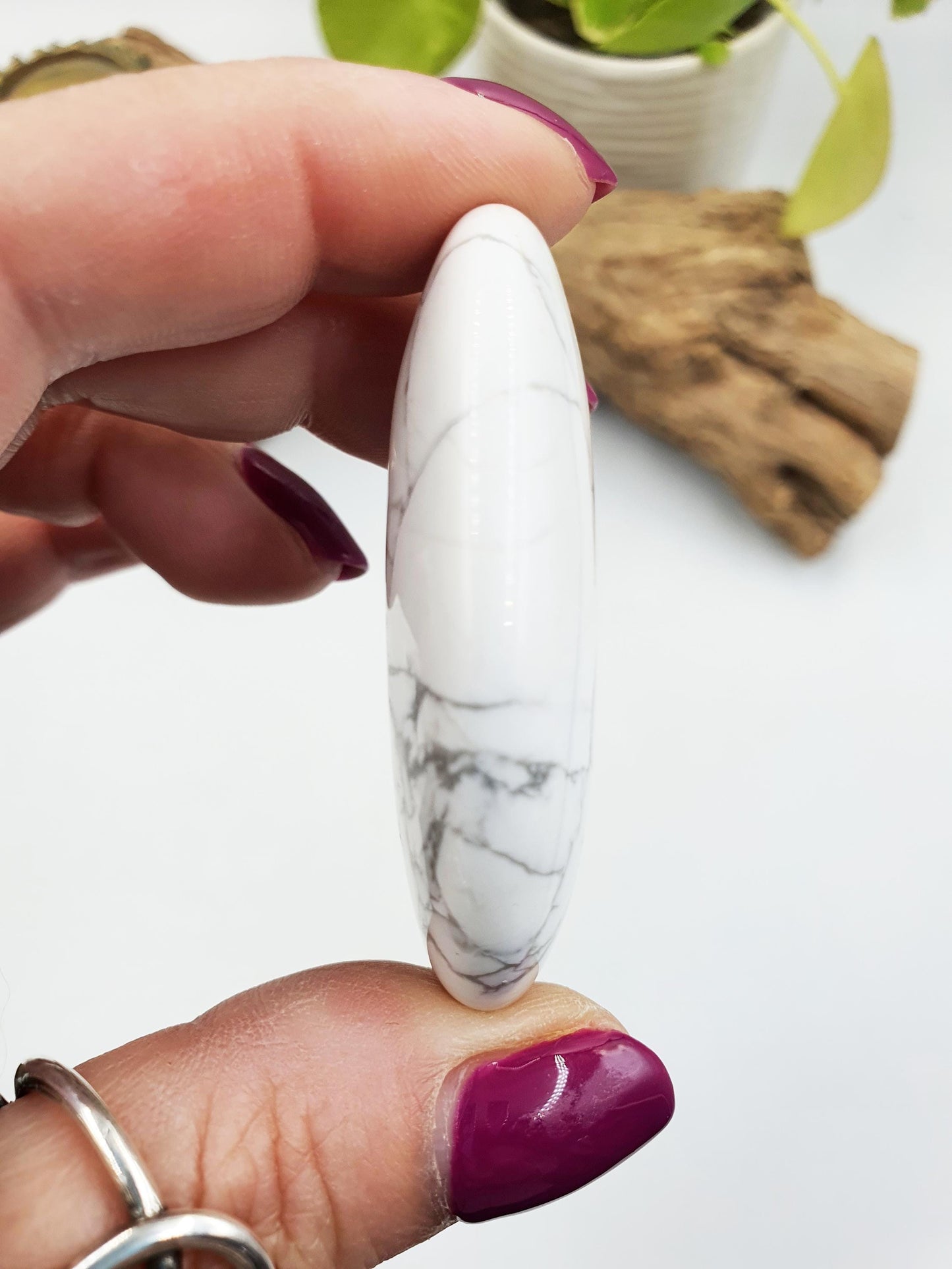 Beautiful Howlite Palm / Howlite Palm Stone / Pocket Crystal / Meditation Palm / Howlite Reiki Crystal - 45g