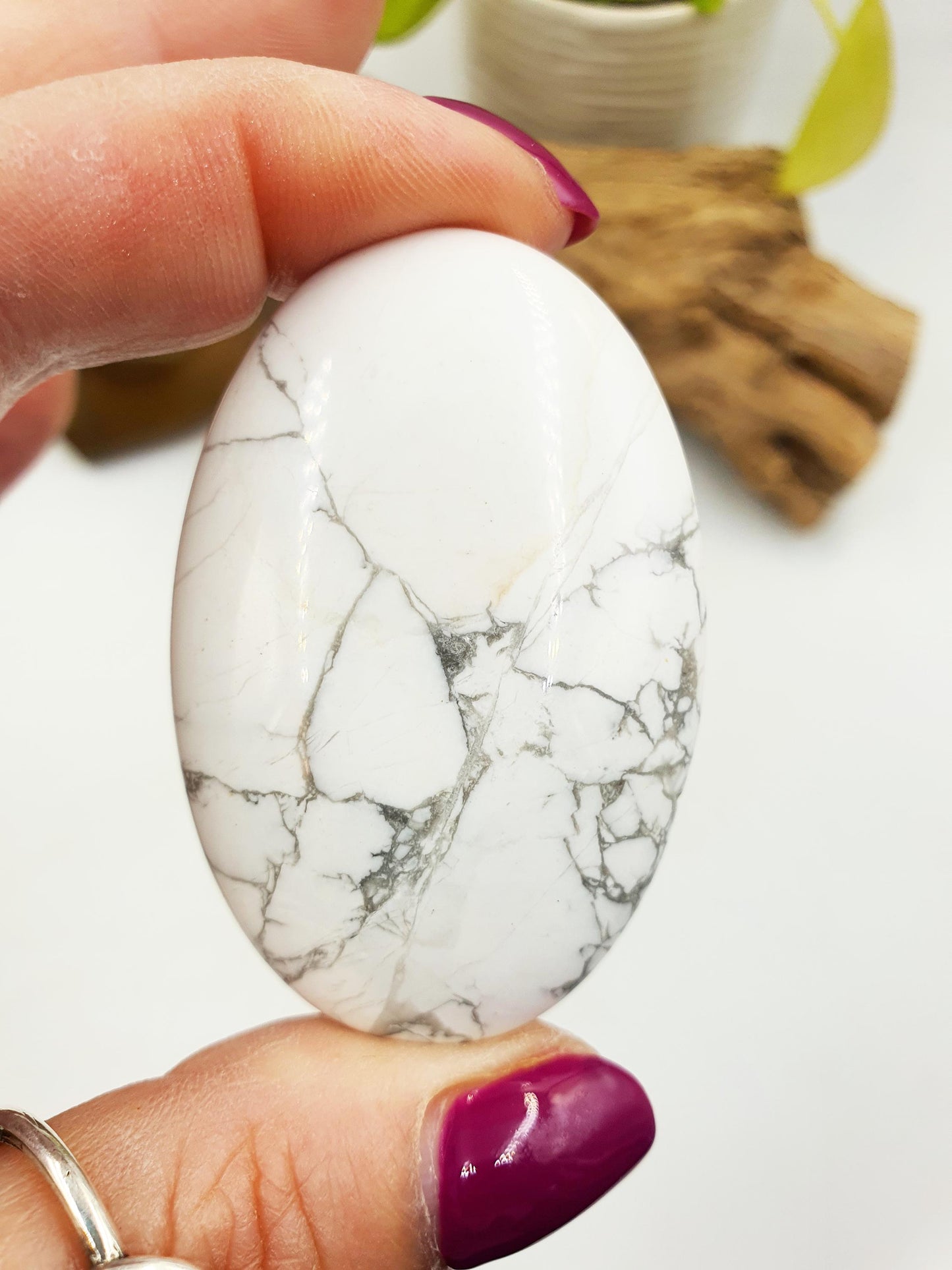 Beautiful Howlite Palm / Howlite Palm Stone / Pocket Crystal / Meditation Palm / Howlite Reiki Crystal - 45g