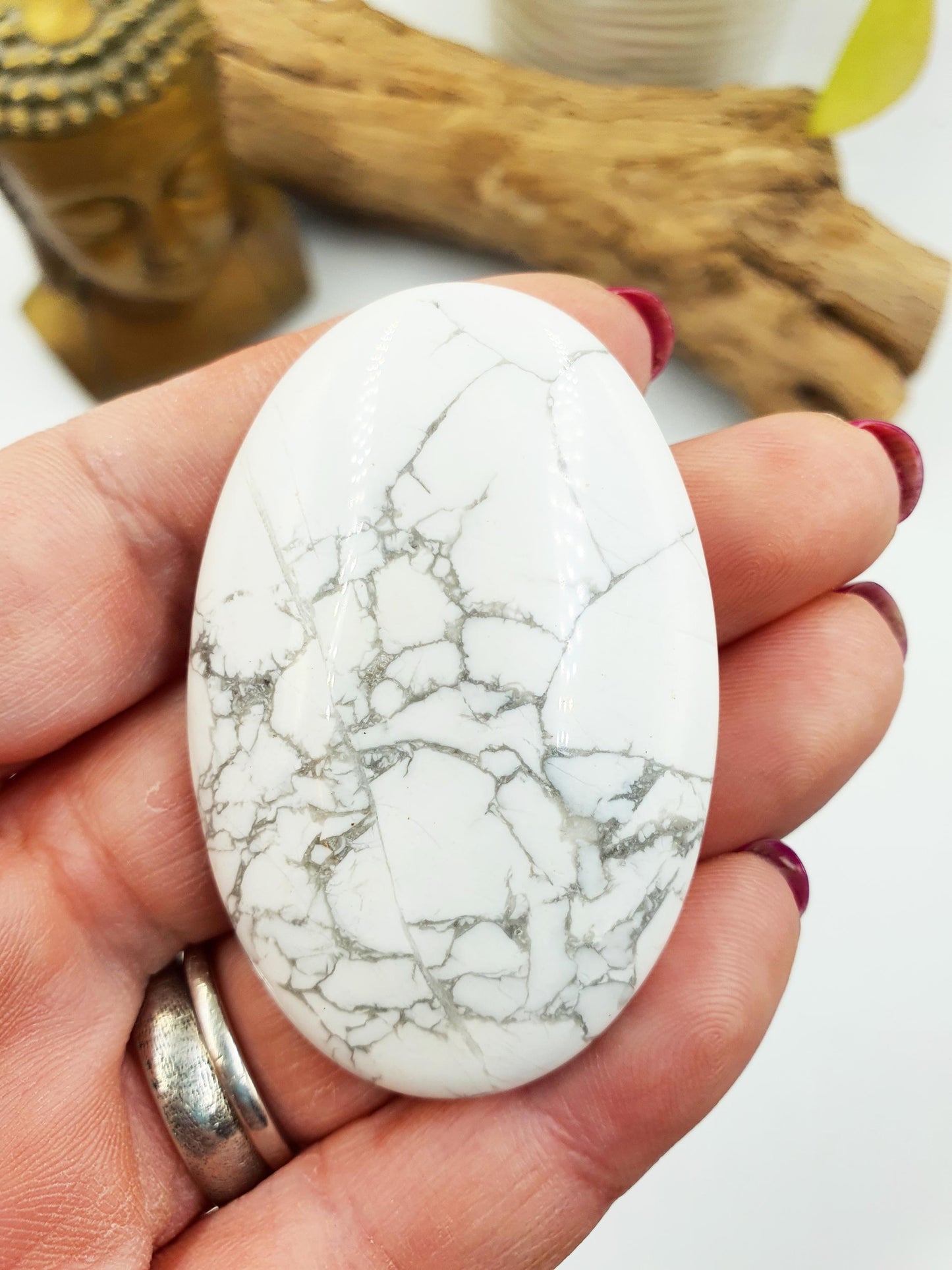 Beautiful Howlite Palm / Howlite Palm Stone / Pocket Crystal / Meditation Palm / Howlite Reiki Crystal - 45g