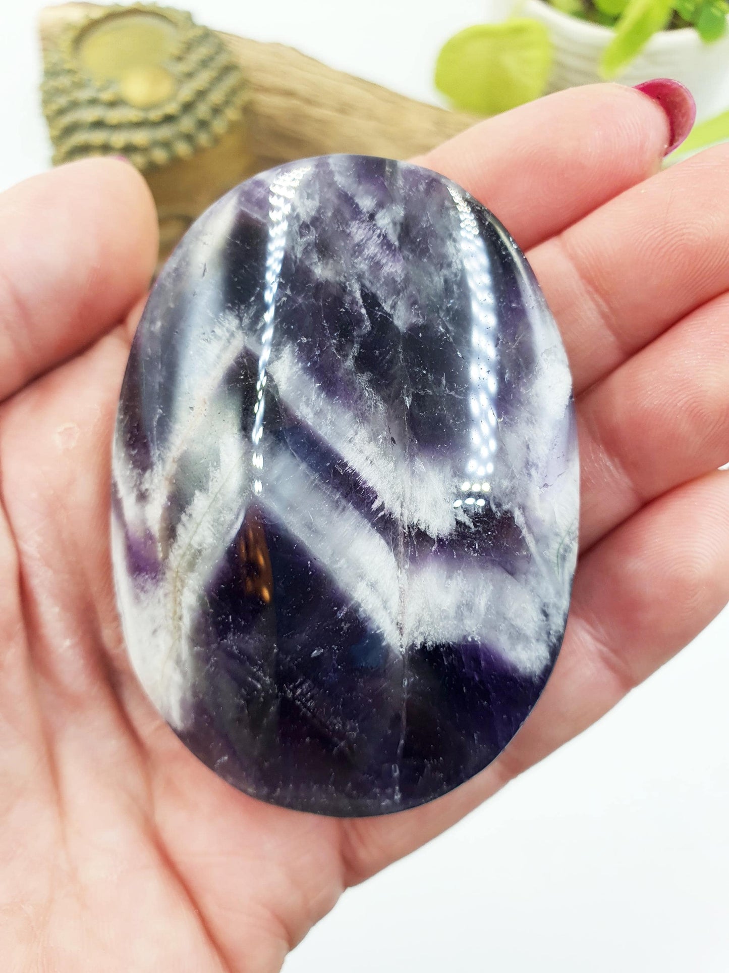Dream Amethyst Palm Stone - Intuition & Spiritual Protection Crystal - 120g