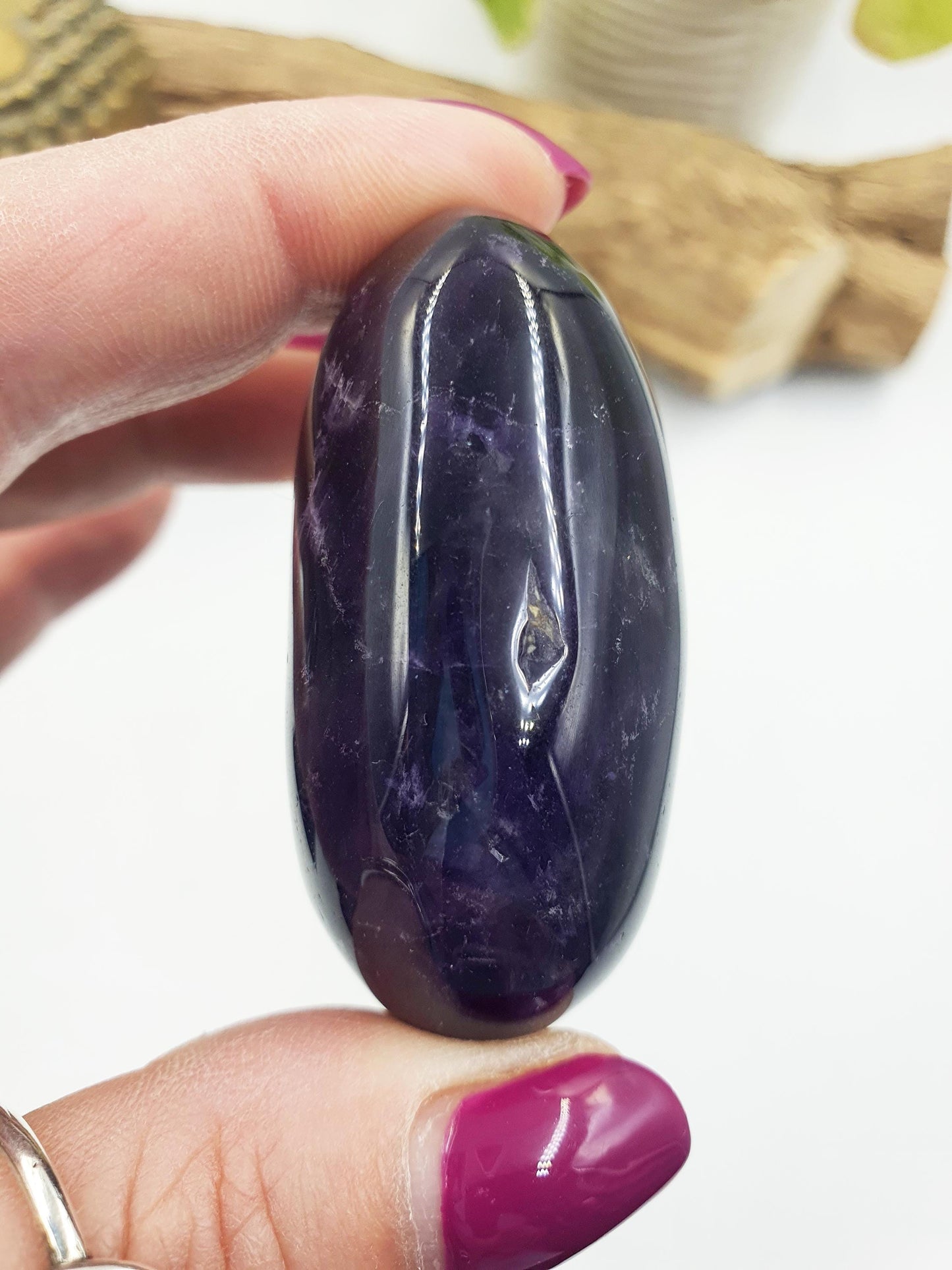 Amethyst Palm Stone - Calming & Spiritual Healing Crystal - 85g