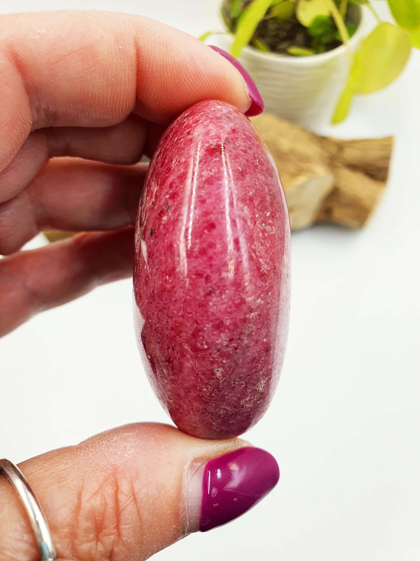 Rhodonite Palm Stone - Emotional Healing & Heart Chakra Crystal - 140g