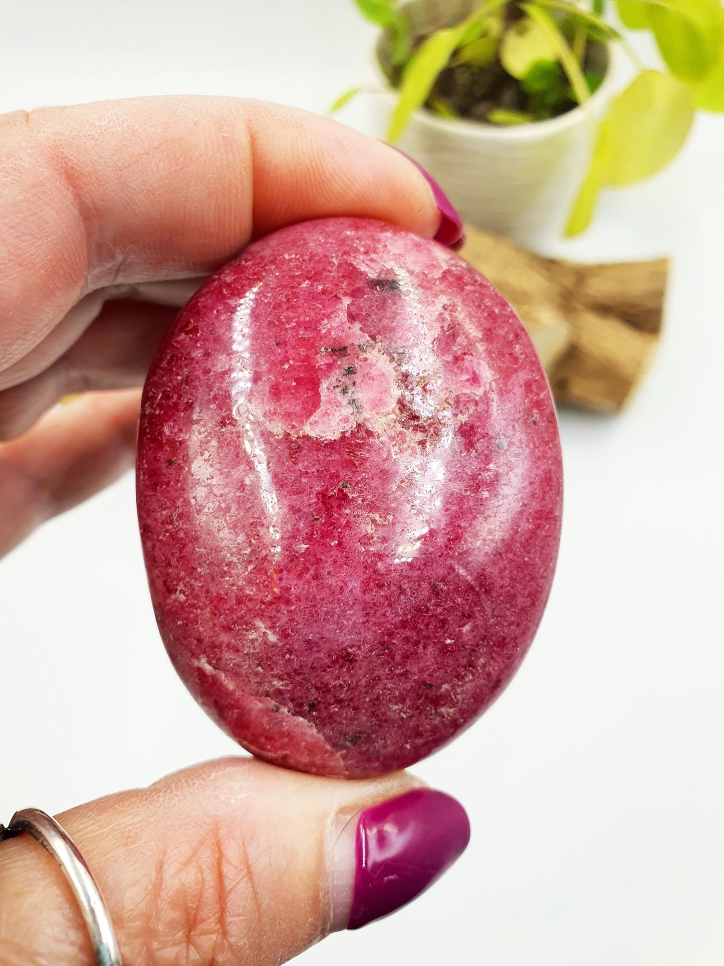 Rhodonite Palm Stone - Emotional Healing & Heart Chakra Crystal - 140g