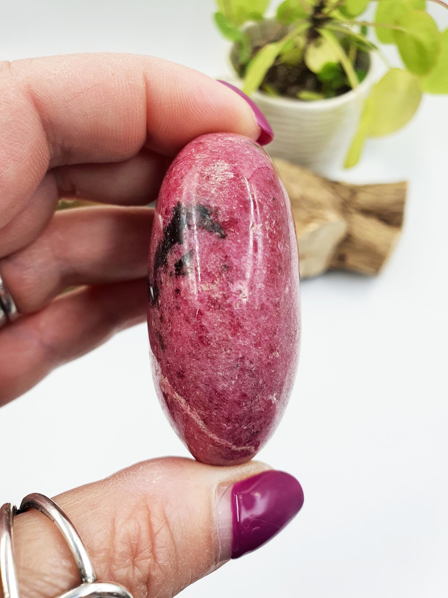 Rhodonite Palm Stone - Emotional Healing & Heart Chakra Crystal - 140g