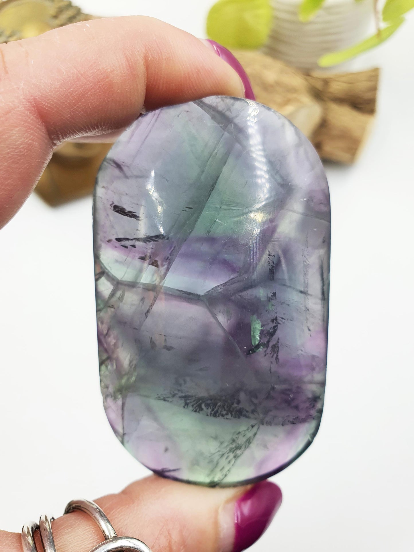 Fluorite Palm Stone with rainbows - Focus and Clarity Healing Crystal - 155g