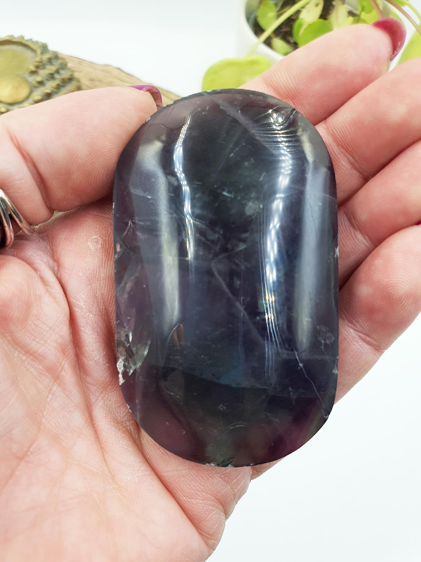 Fluorite Palm Stone with rainbows - Focus and Clarity Healing Crystal - 155g
