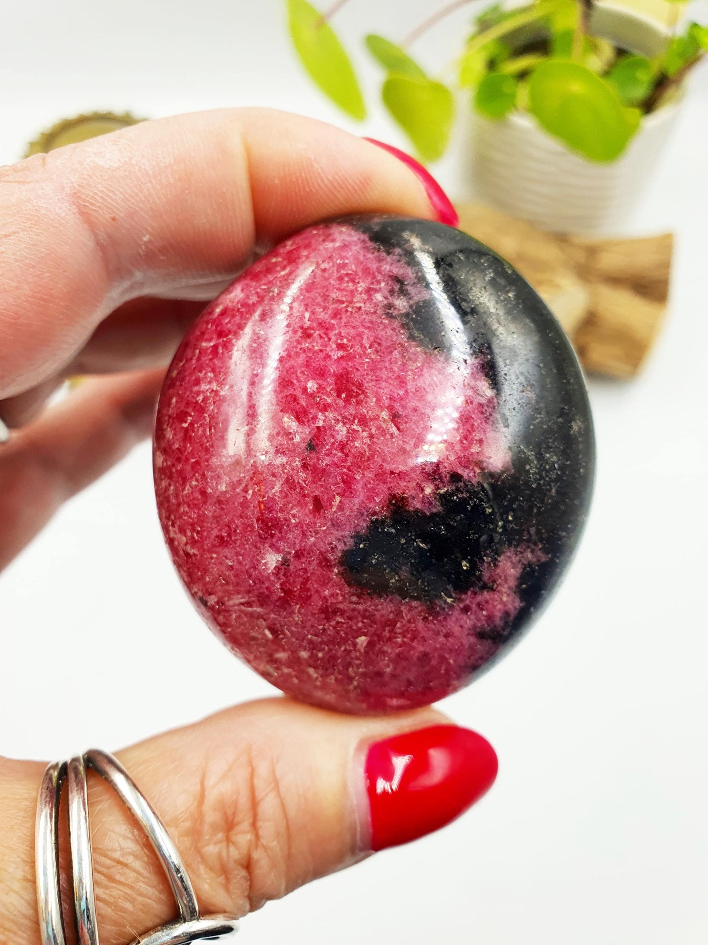 Rhodonite Palm Stone - Emotional Healing & Heart Chakra Crystal - 160g