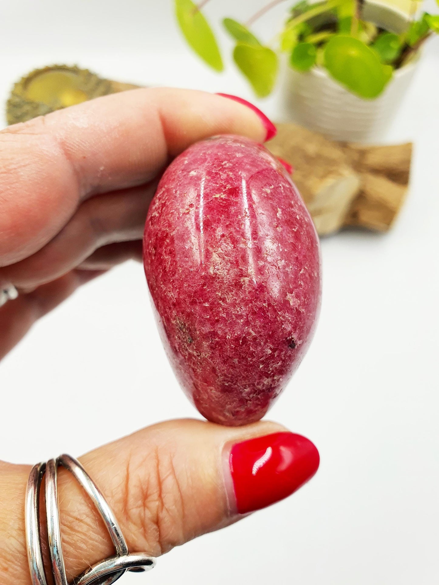 Rhodonite Palm Stone - Emotional Healing & Heart Chakra Crystal - 160g