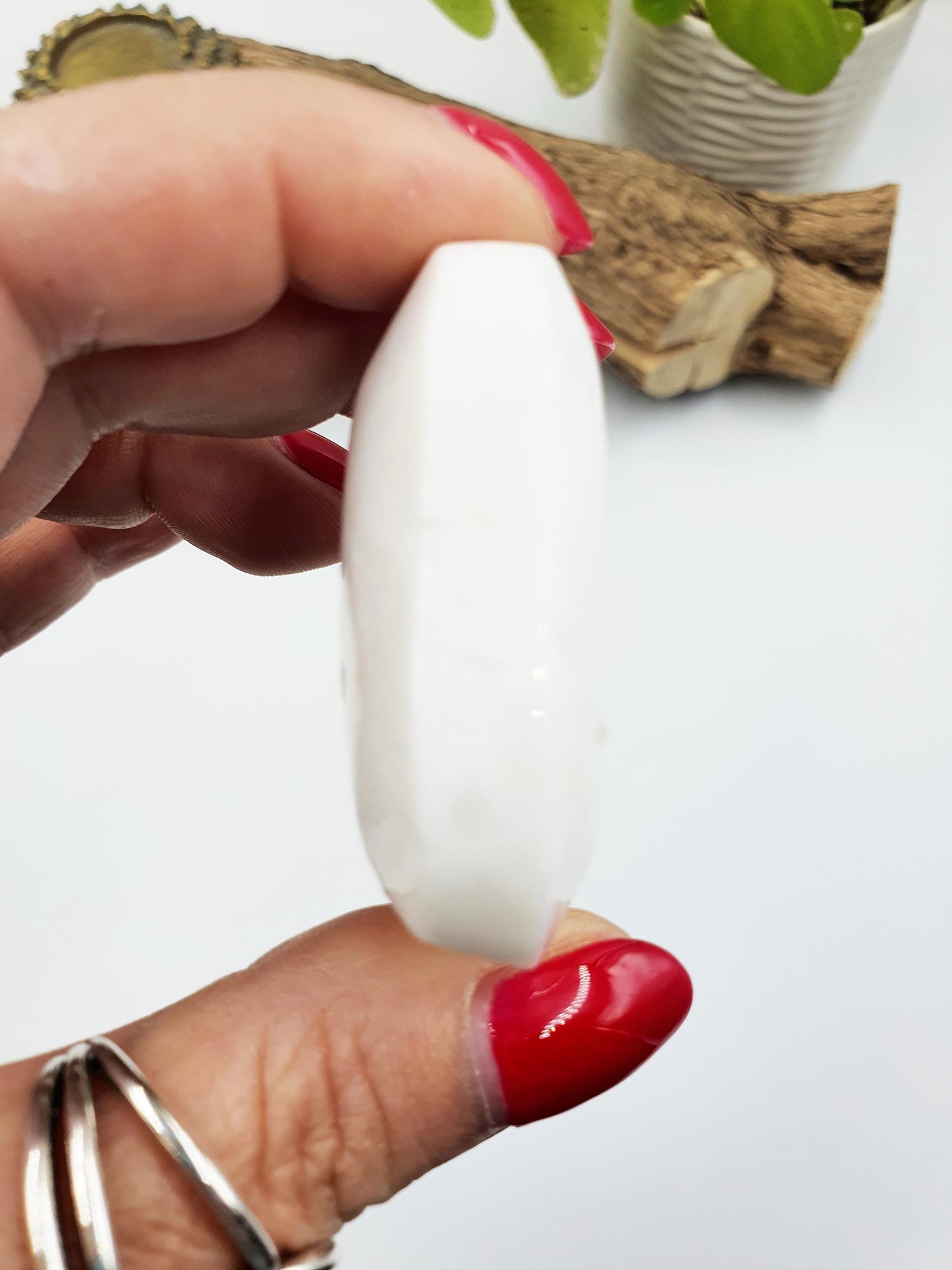White Agate Drusy Palm Stone - Calming & Cleansing Healing Crystal - 60g