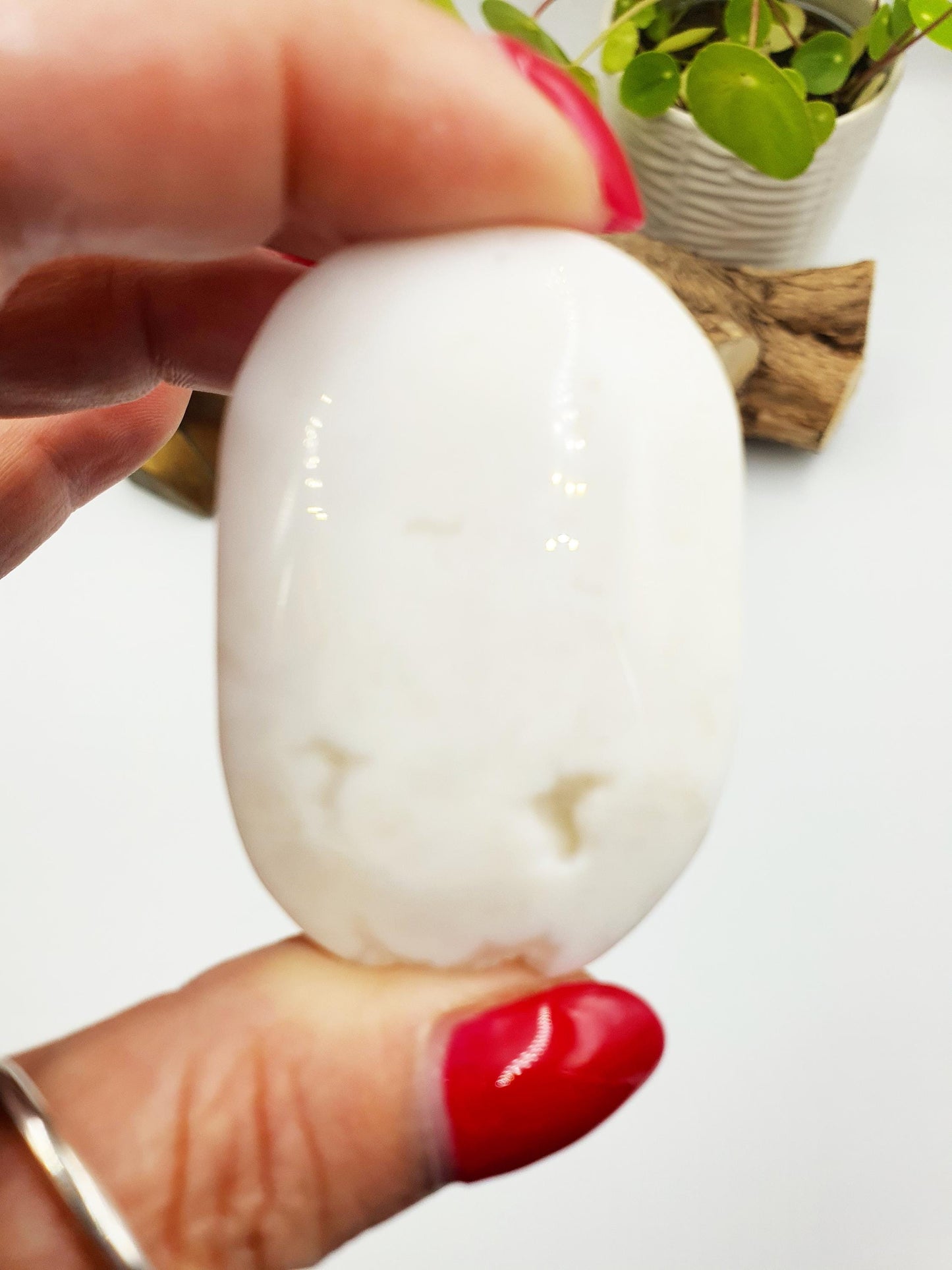 White Agate Drusy Palm Stone - Calming & Cleansing Healing Crystal - 60g