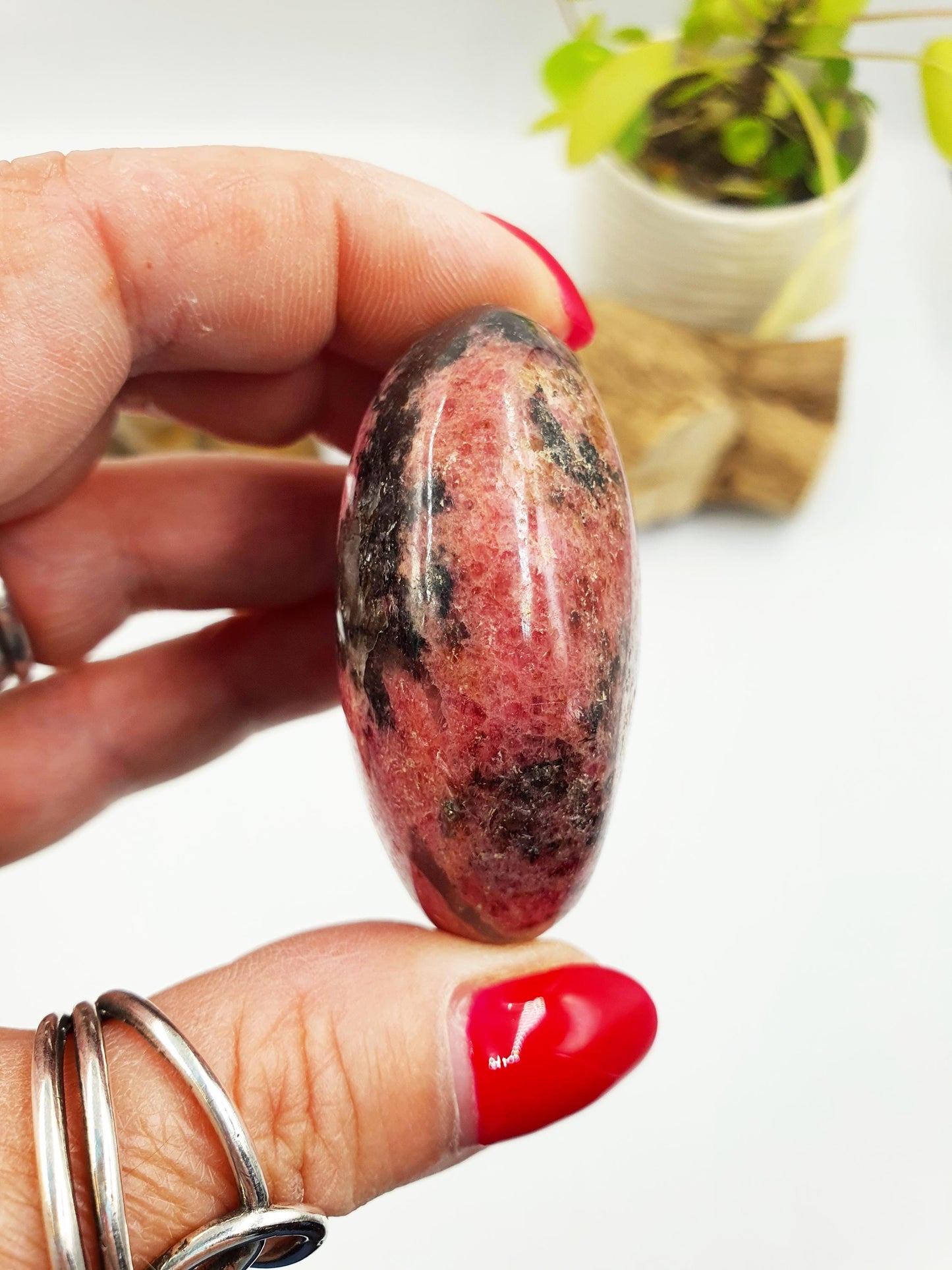 Flashy Rhodonite Palm Stone - Emotional Healing & Heart Chakra Crystal - 120g