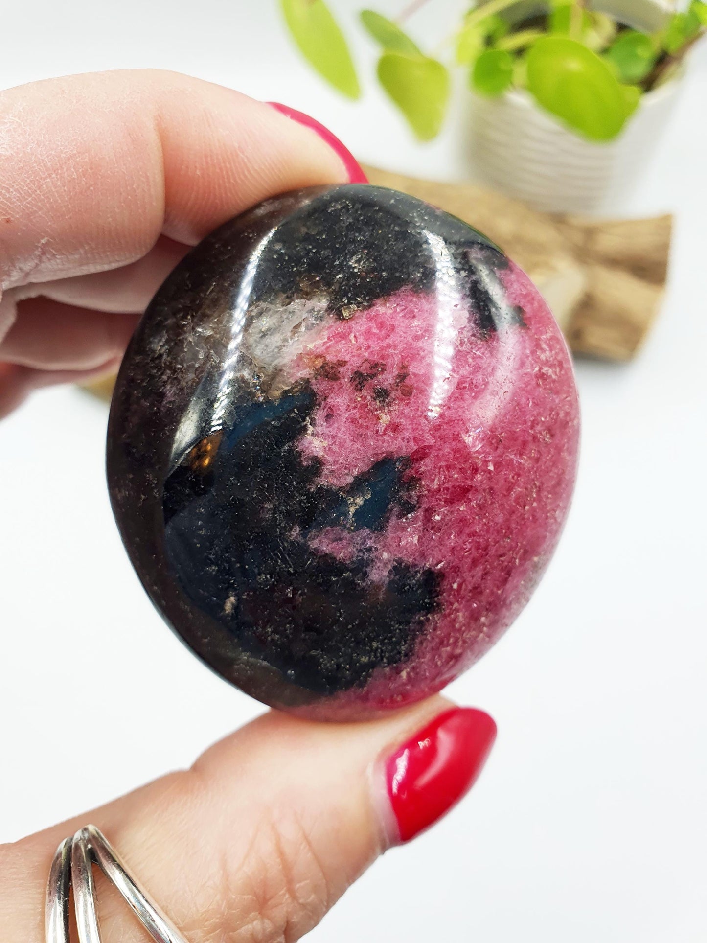 Rhodonite Palm Stone - Emotional Healing & Heart Chakra Crystal - 160g