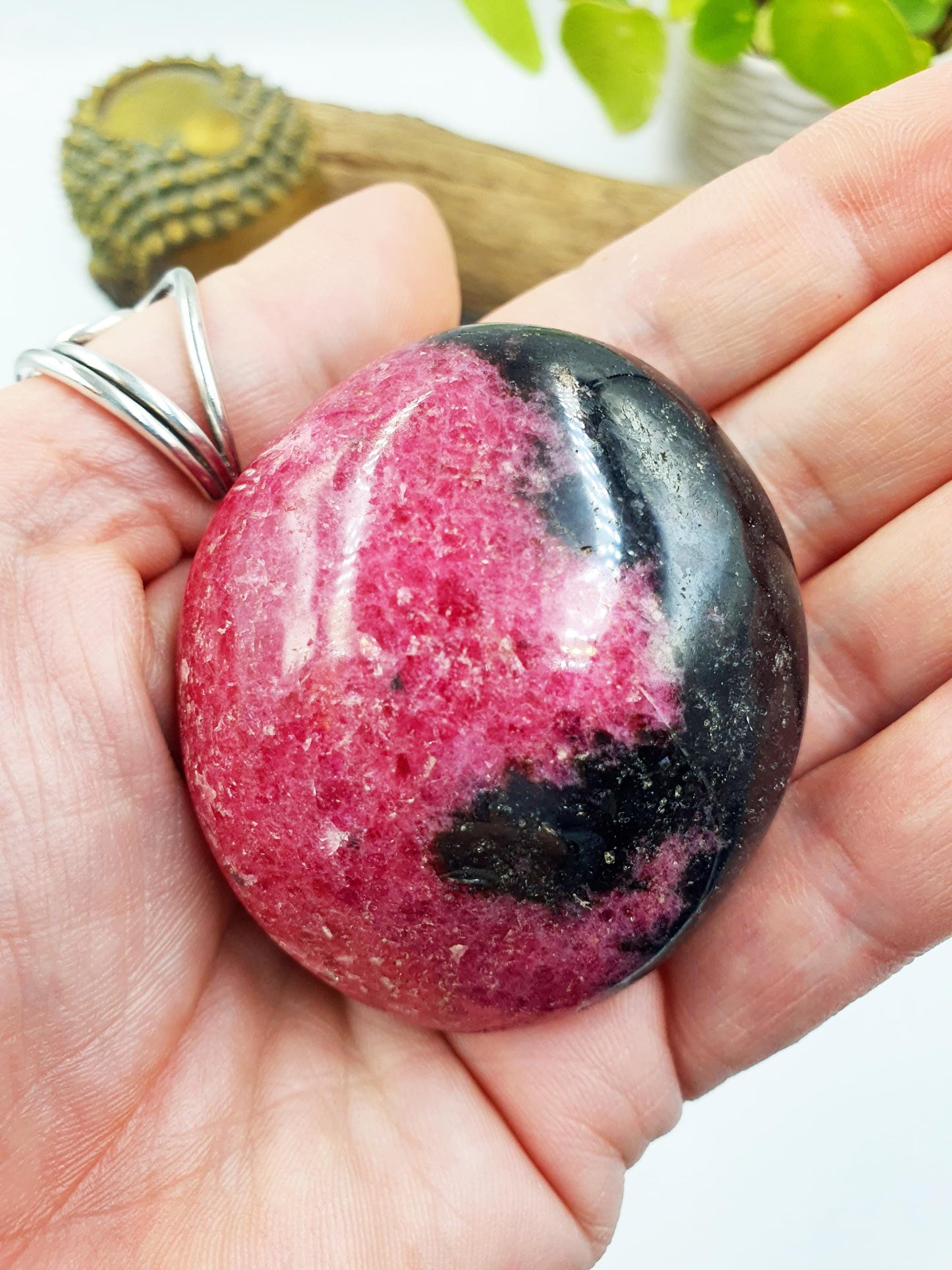 Rhodonite Palm Stone - Emotional Healing & Heart Chakra Crystal - 160g