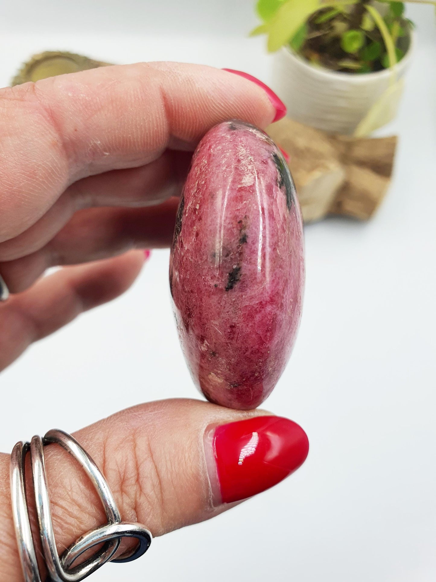Flashy Rhodonite Palm Stone - Emotional Healing & Heart Chakra Crystal - 120g