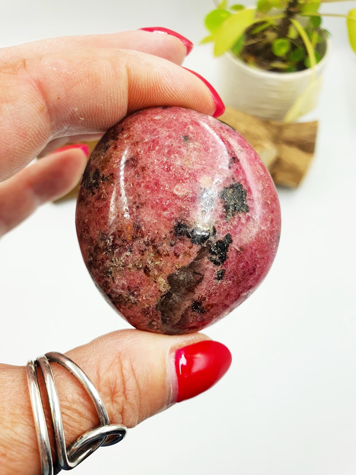 Flashy Rhodonite Palm Stone - Emotional Healing & Heart Chakra Crystal - 120g