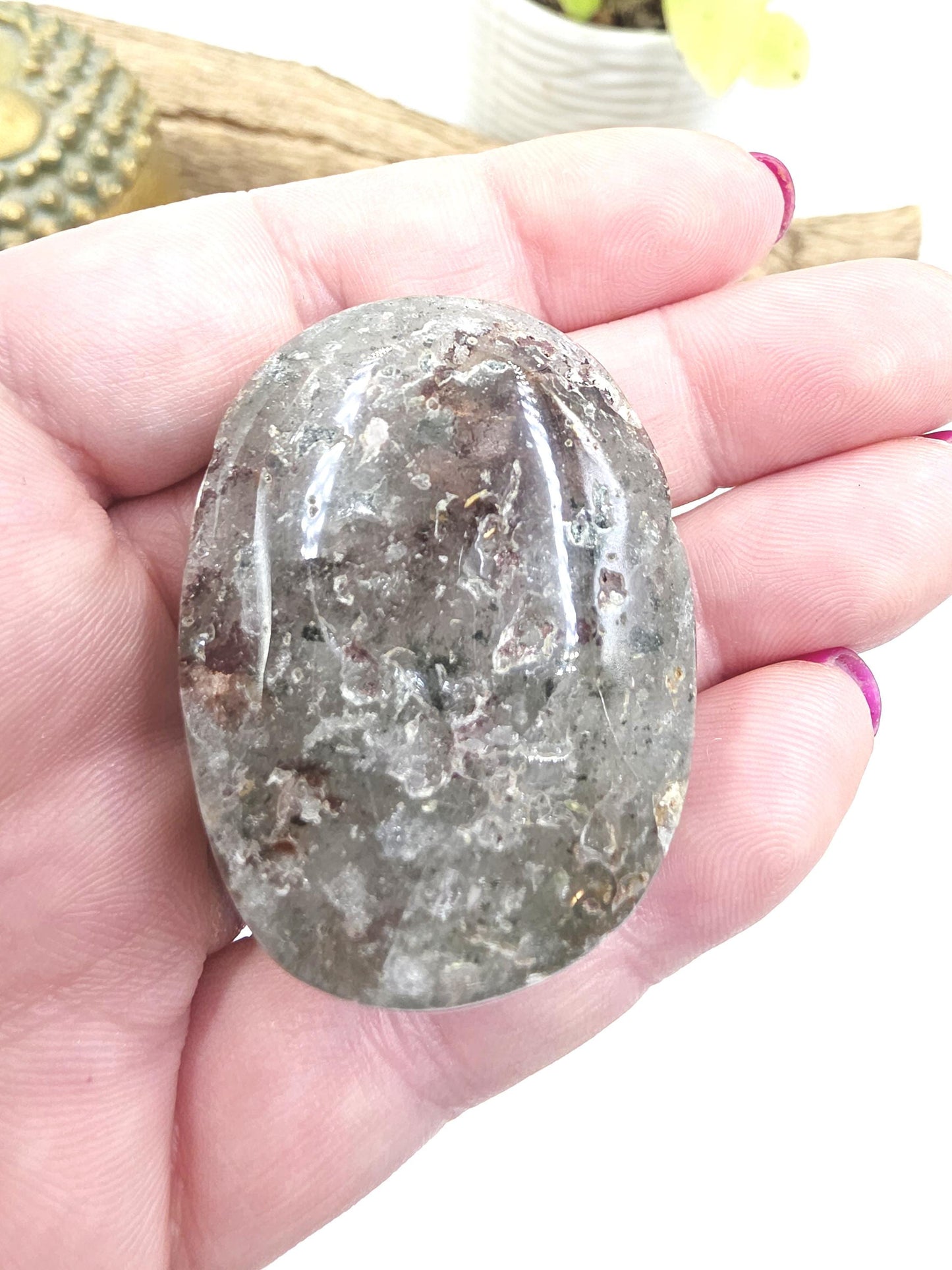 Garden Quartz (Lodolite) Palm Stone – Manifestation, Clarity & Inner Journey Healing Crystal, 50g