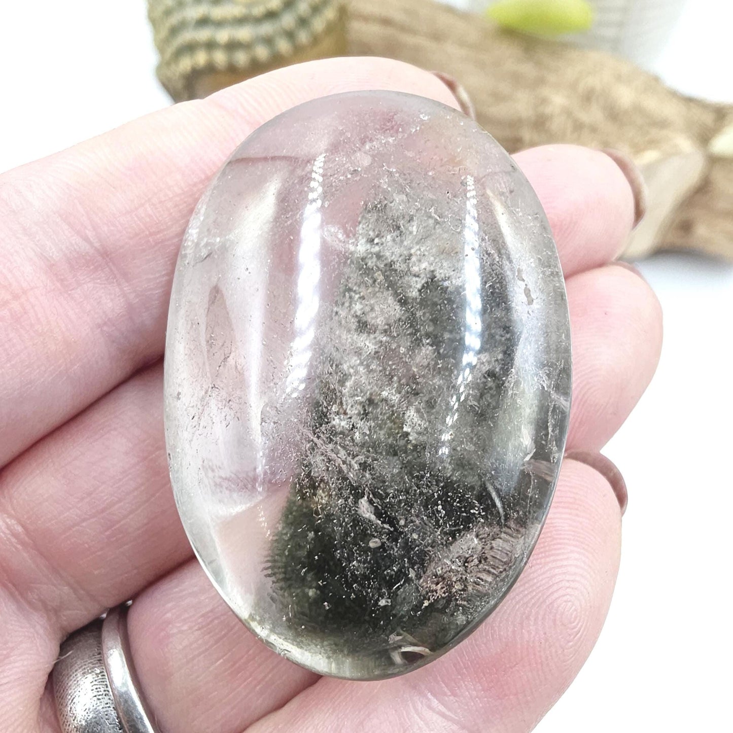 Little Garden Quartz (Lodolite) Palm Stone with rainbows – Manifestation, Clarity & Inner Journey Healing Crystal, 40g