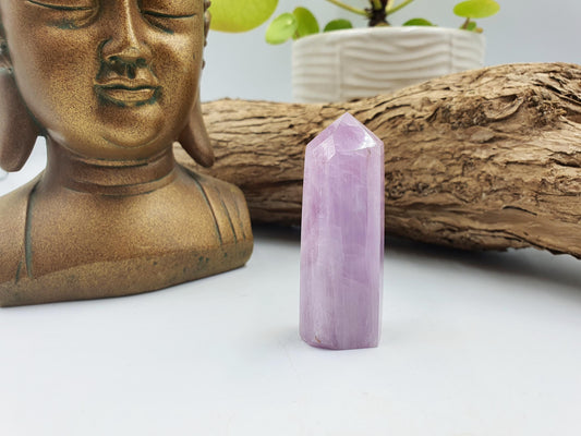 flashy Kunzite Point