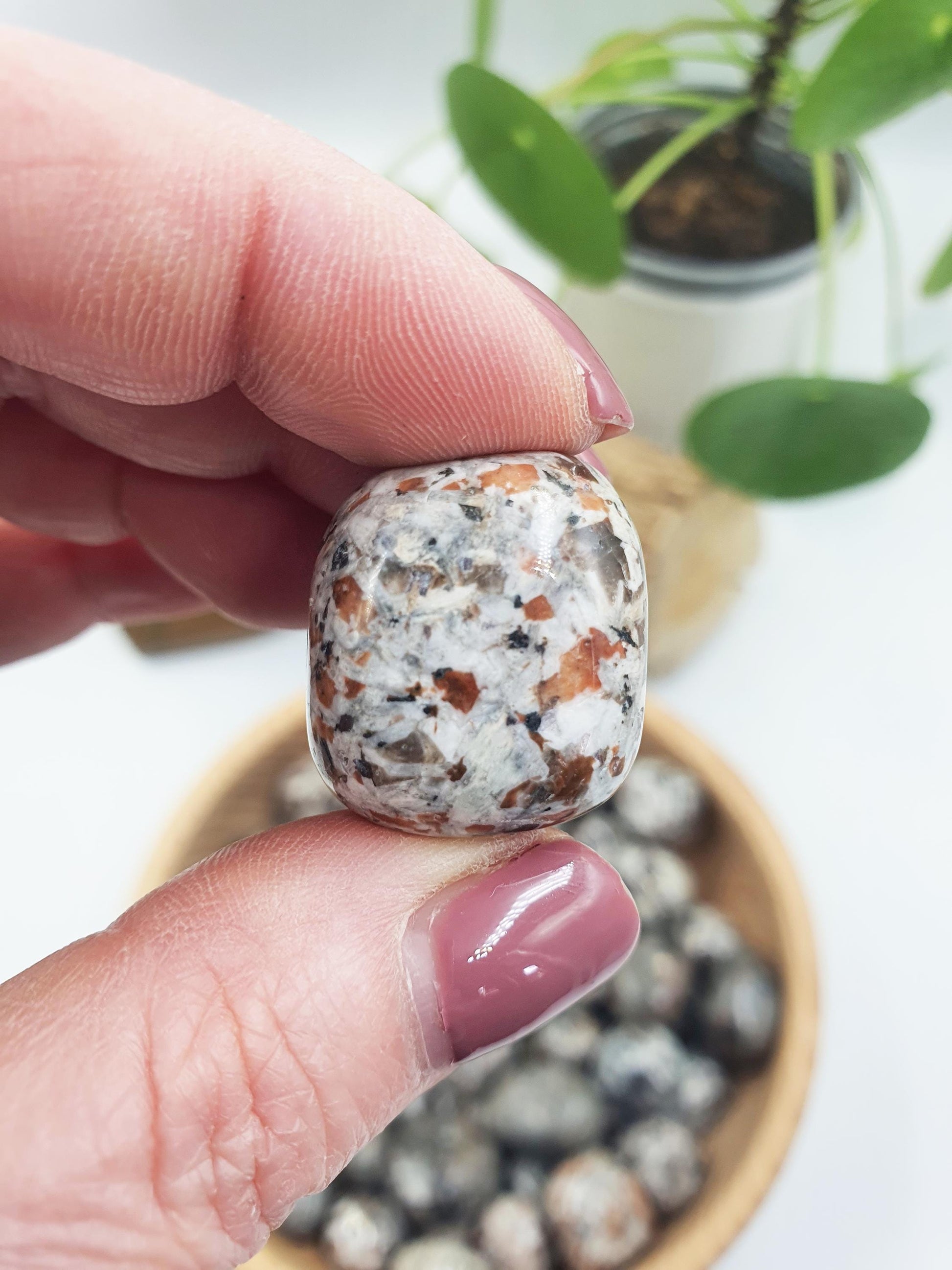 Yooperlite Tumbles / Yooperlite Tumblestone / UV Reactive Tumbles / Pocket Stone / Grid Crystal