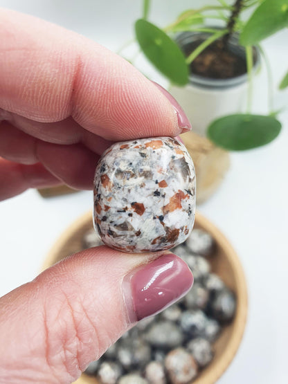 Yooperlite Tumbles / Yooperlite Tumblestone / UV Reactive Tumbles / Pocket Stone / Grid Crystal