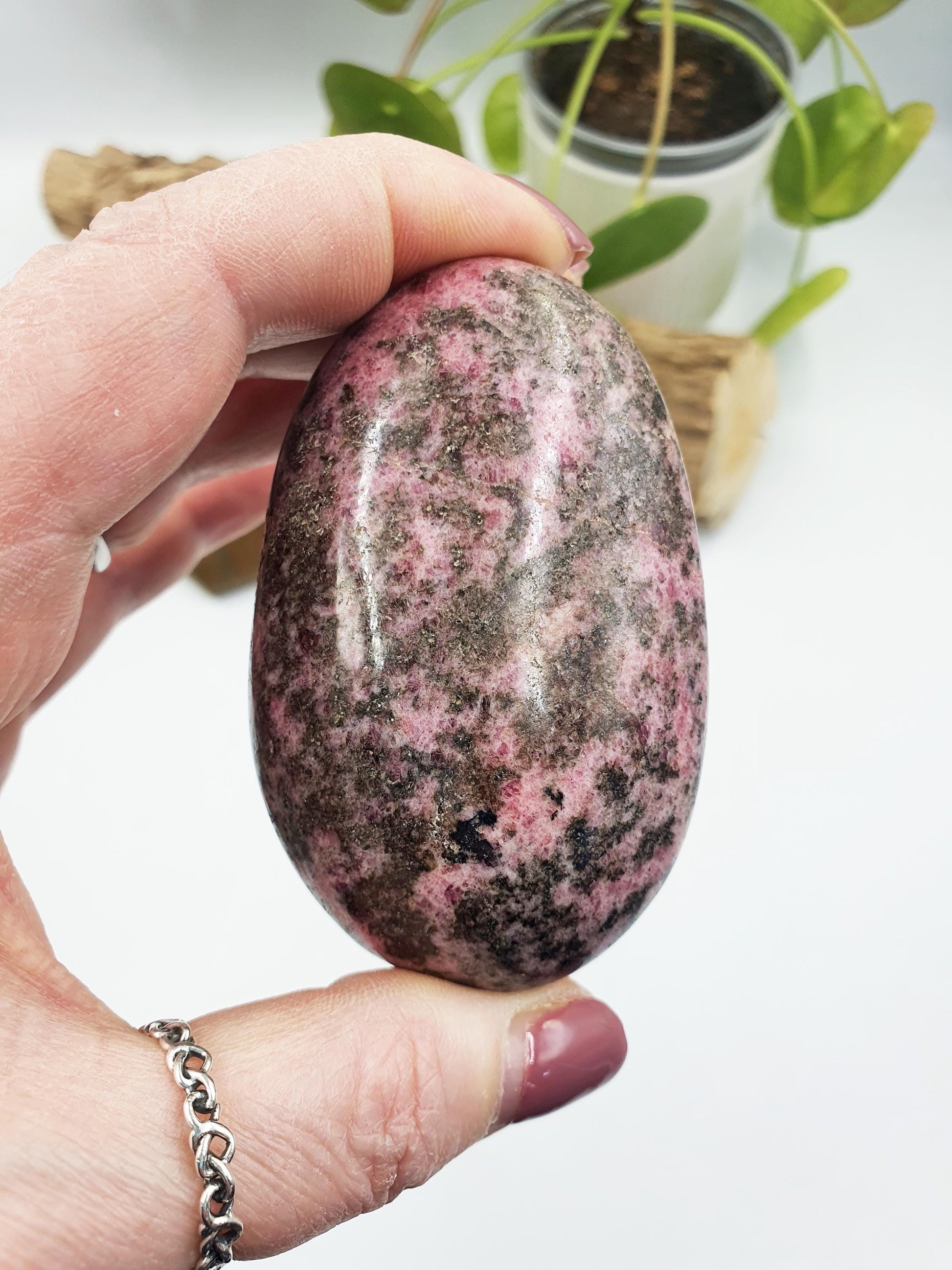 Large Beautiful Rhodonite Palm Stone / Rhodonite Palm / Reiki Crystal Palm / Meditation Palm - 200g