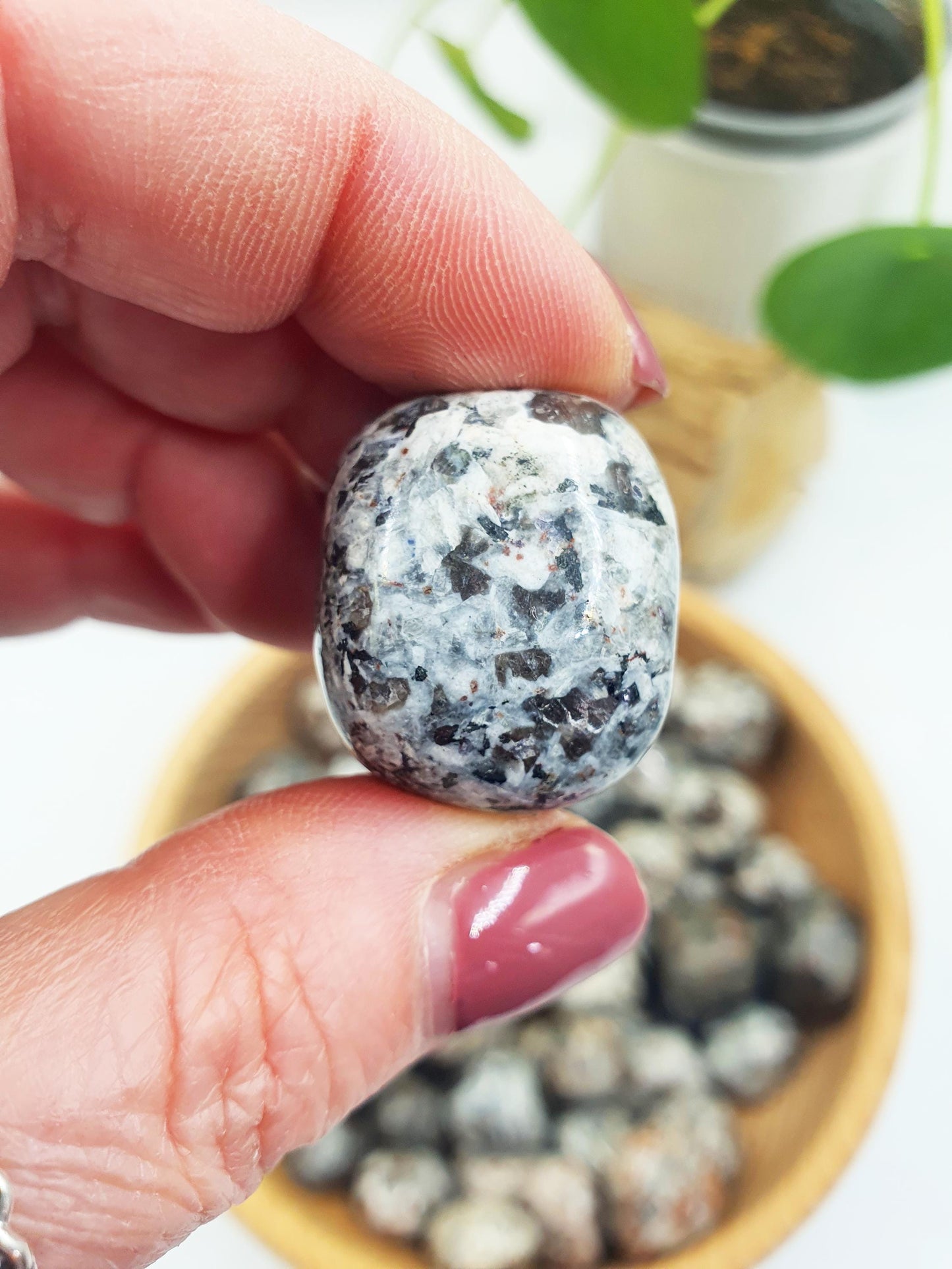 Yooperlite Tumbles / Yooperlite Tumblestone / UV Reactive Tumbles / Pocket Stone / Grid Crystal
