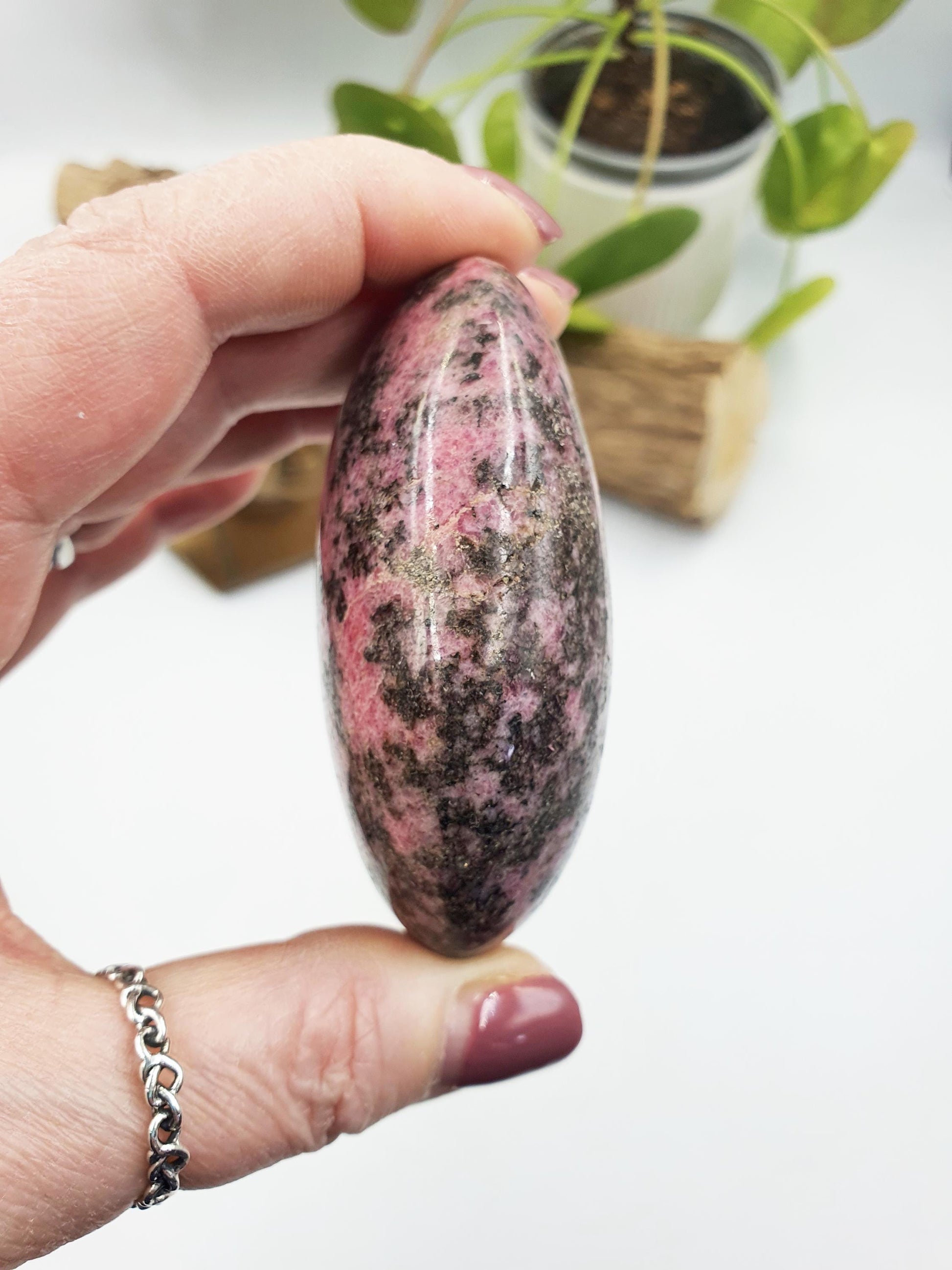 Large Beautiful Rhodonite Palm Stone / Rhodonite Palm / Reiki Crystal Palm / Meditation Palm - 200g