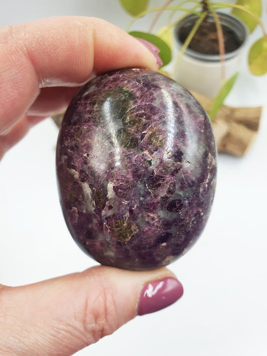 Beautiful Plum Tourmaline Palm / Plum Blossom Tourmaline Palm Stone / Pocket Stone / Meditation Palm - 145g