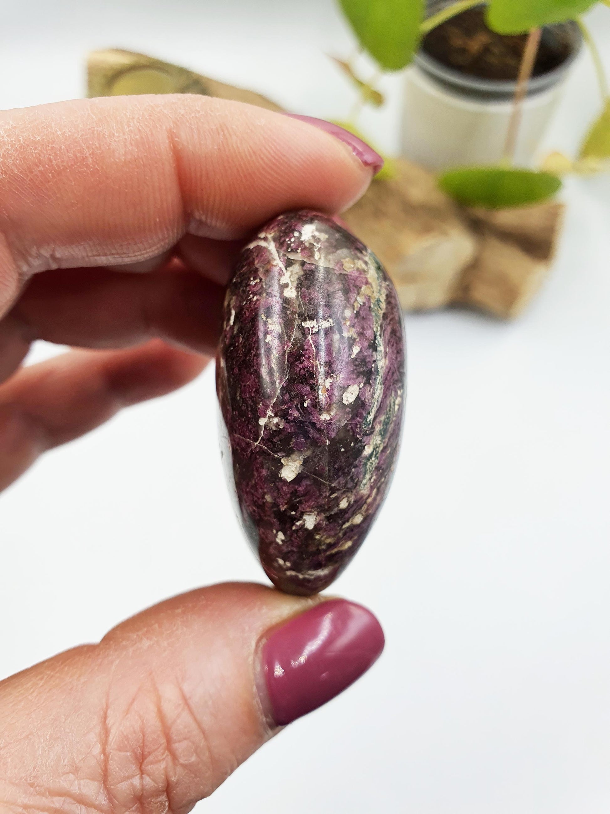 Cute Little Plum Tourmaline Palm / Plum Blossom Tourmaline Palm Stone / Pocket Stone / Meditation Palm - 55g
