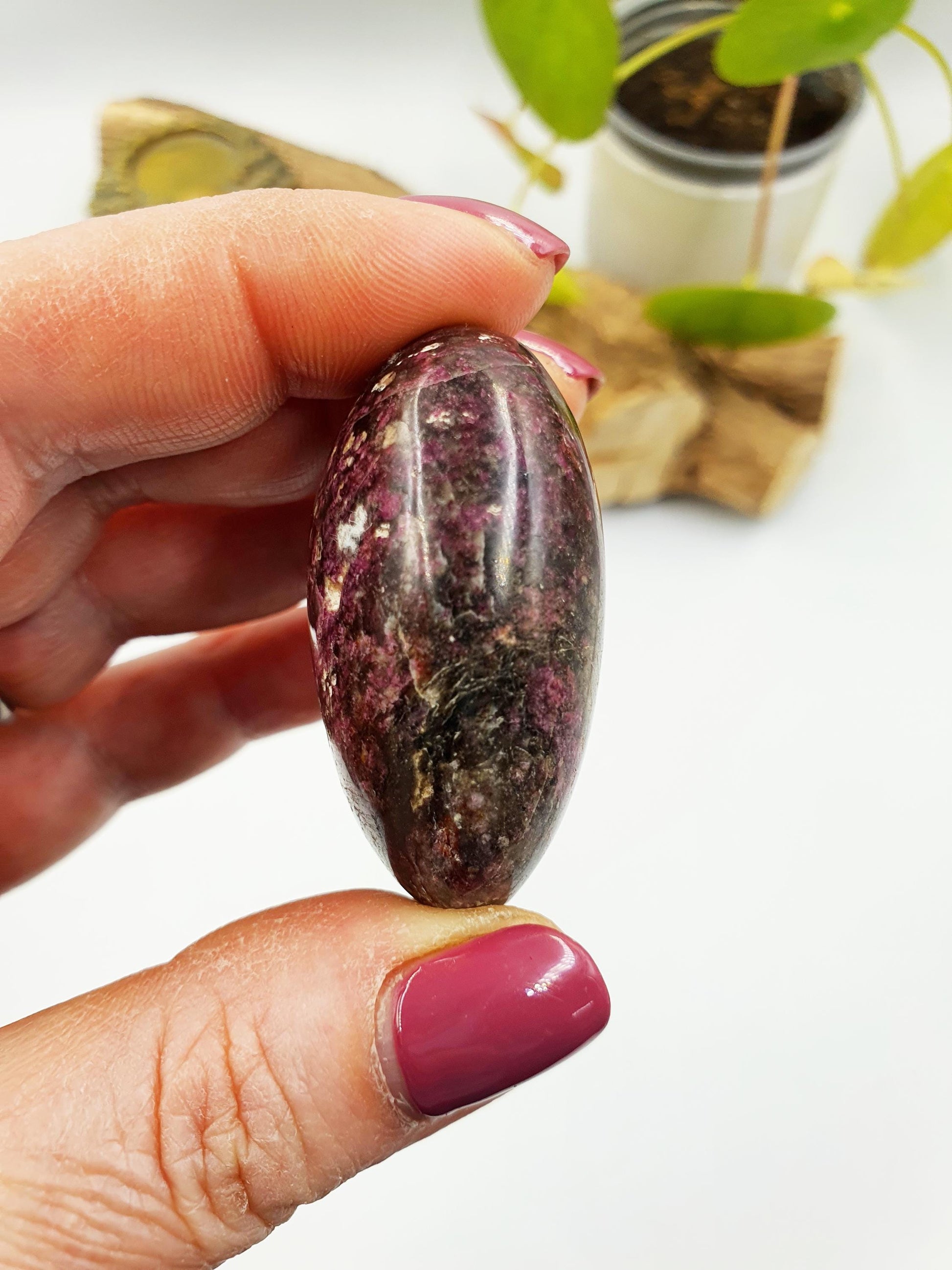 Cute Little Plum Tourmaline Palm / Plum Blossom Tourmaline Palm Stone / Pocket Stone / Meditation Palm - 55g