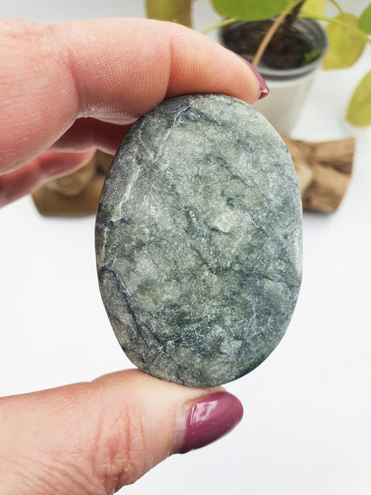 Green Jade Palm / Green Jade Palm Stone / Pocket Stone / Jade Meditation Palm - 80g