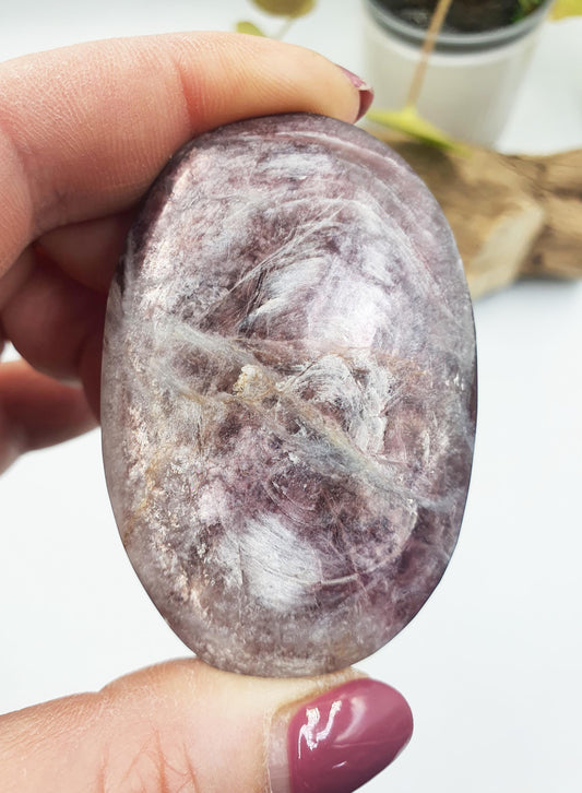 Flashy Purple Mica Palm / Purple Mica Palm Stone / Lepidolite Palm / Meditation Palm / Reiki Crystal Palm - 60g