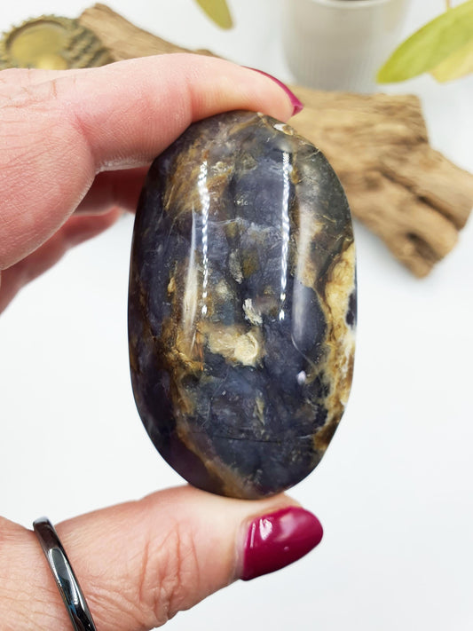 Beautiful Petrified Wood Palm / Petrified Wood Palm Stone / Meditation Palm / Reiki Crystal Palm - 100g