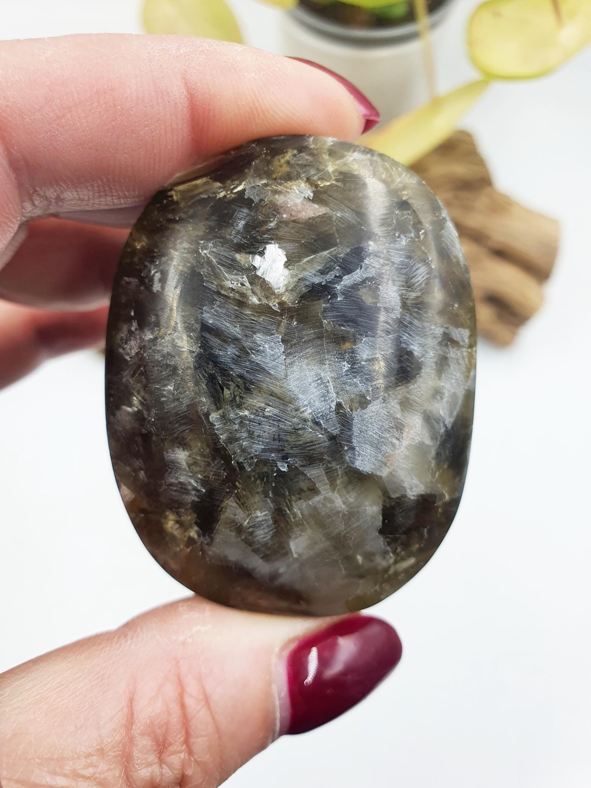 Muscovite (Golden Mica) Palm / Muscovite (Golden Mica) Palmstone / Golden Lepidolite Palm / Meditation Palm - 90g