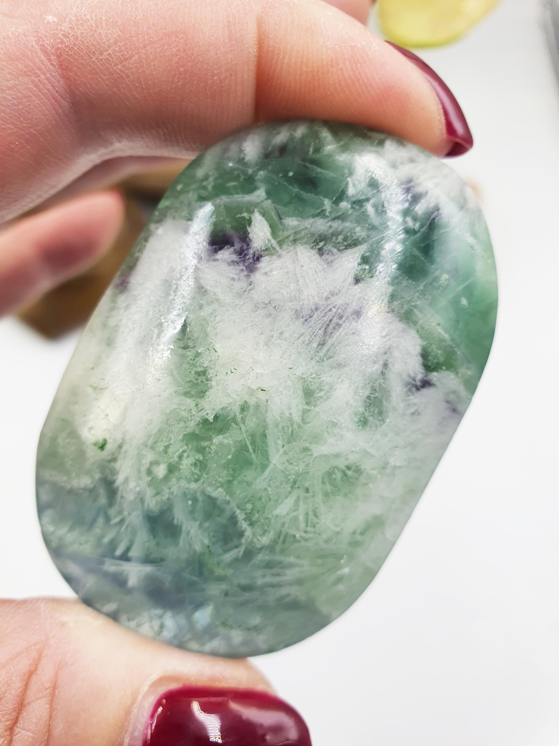 Flashy Feather Fluorite Palm / Feather Fluorite Palm Stone / Fluorite Palmstone / Meditation Palm - 75g