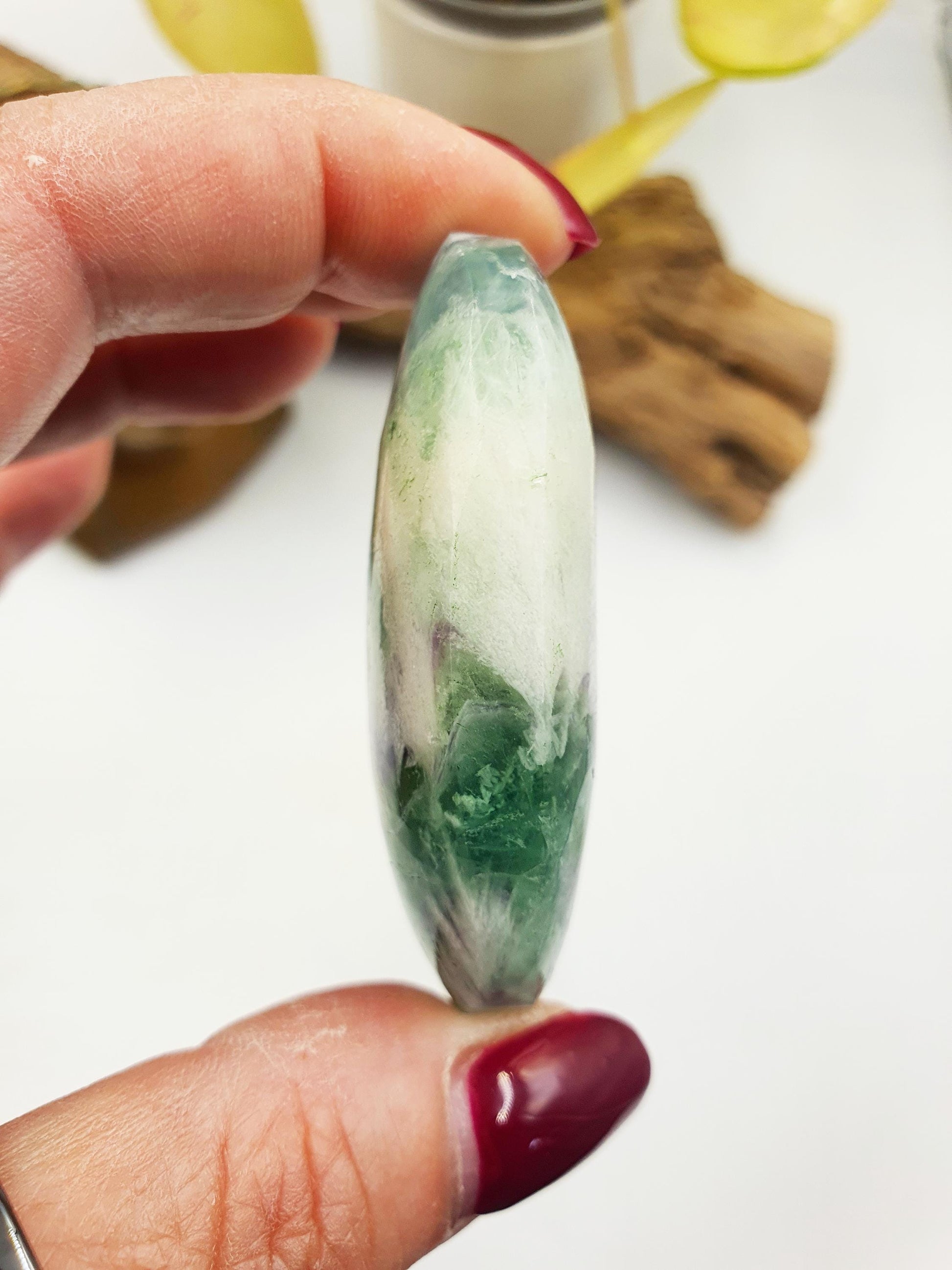Flashy Feather Fluorite Palm / Feather Fluorite Palm Stone / Fluorite Palmstone / Meditation Palm - 75g